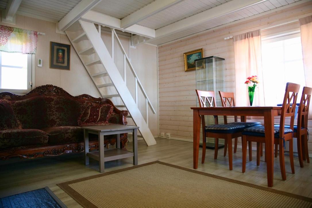 One-Bedroom House photo 1