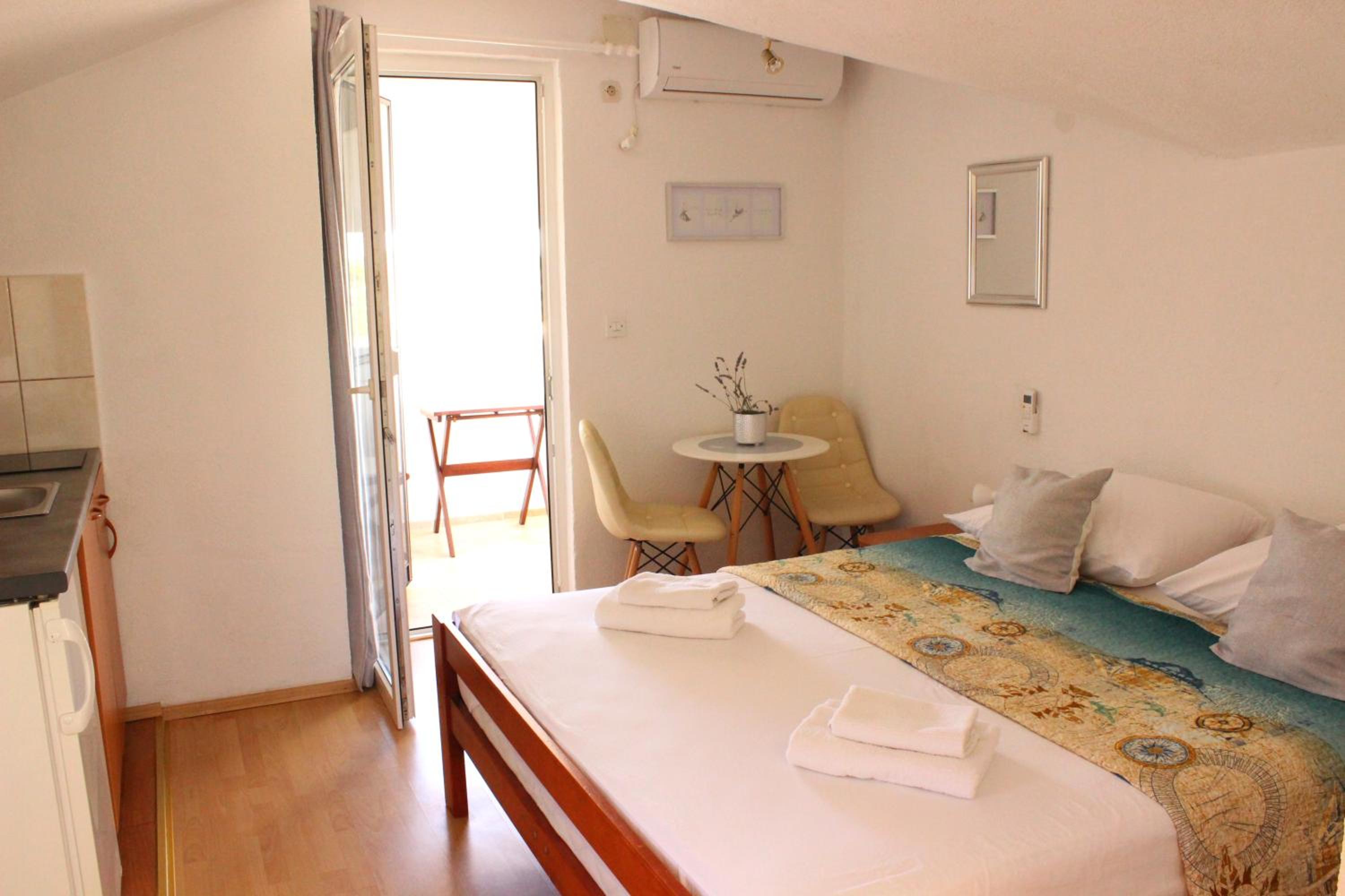 Studio with Balcony and Sea View II