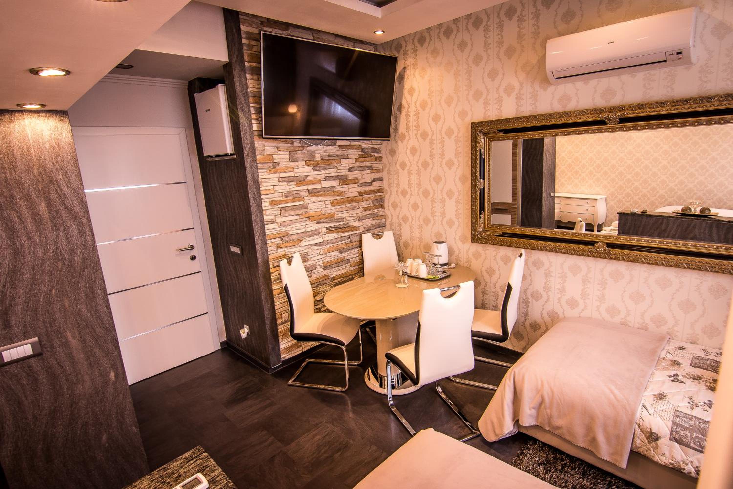 Luxury Quadruple Room - Photo 1