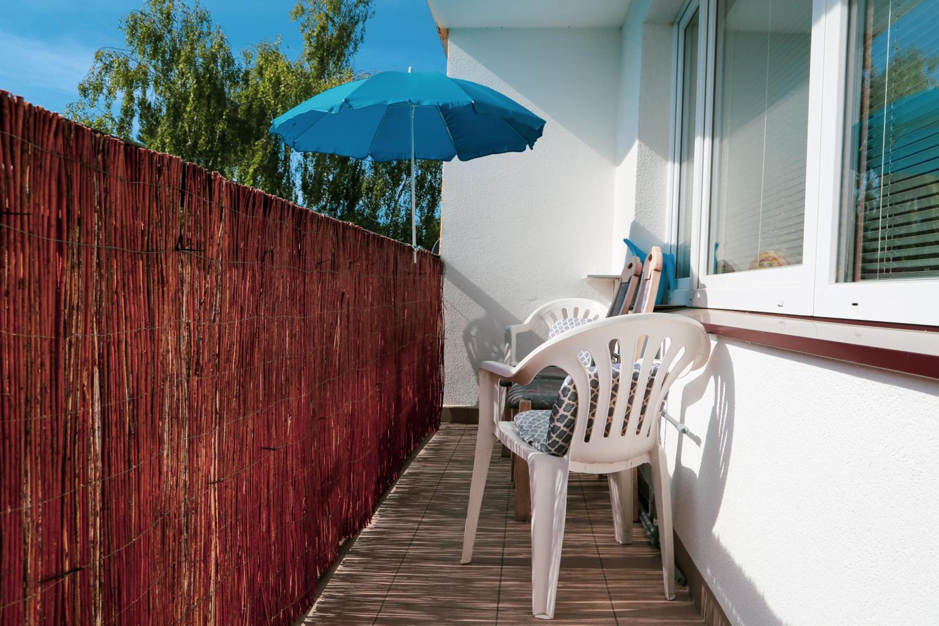 Apartment with Balcony photo 2