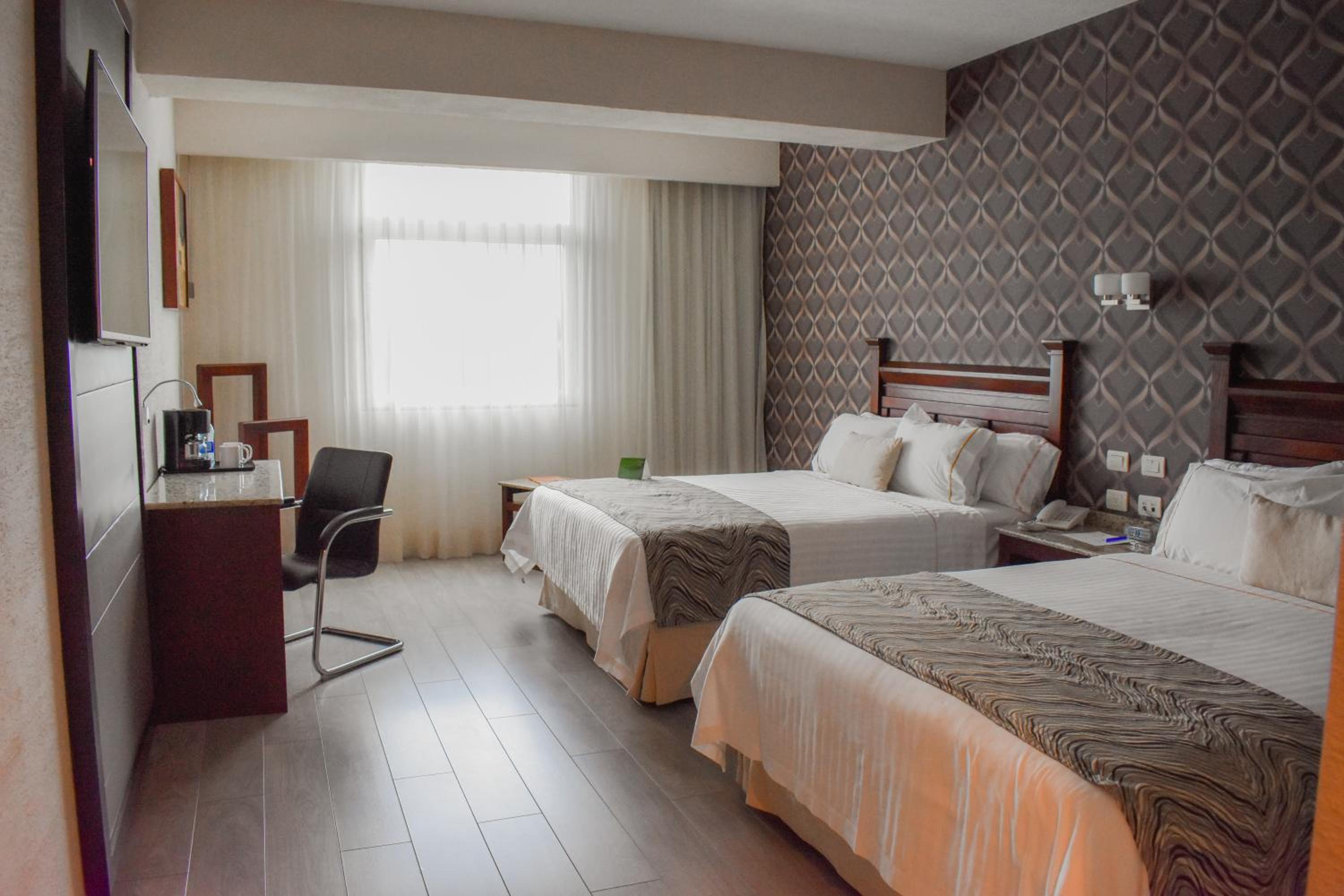 Double Room with Two Double Beds - Photo 9