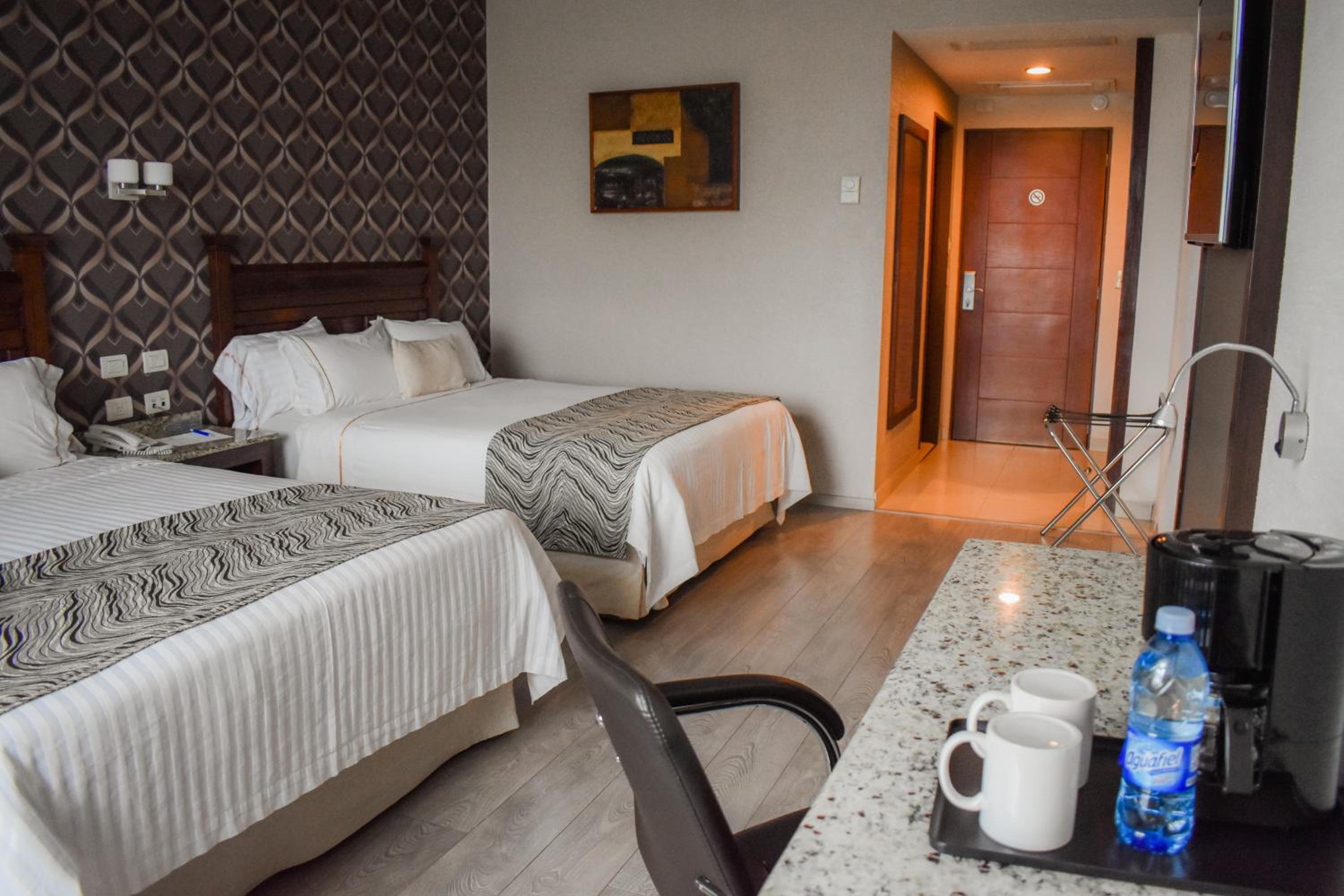 Double Room with Two Double Beds - Photo 2