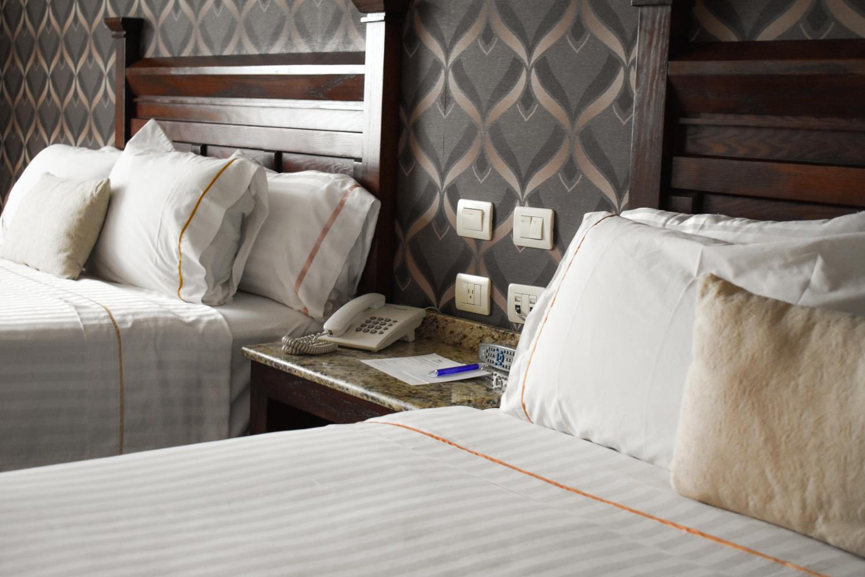 Double Room with Two Double Beds - Photo 7