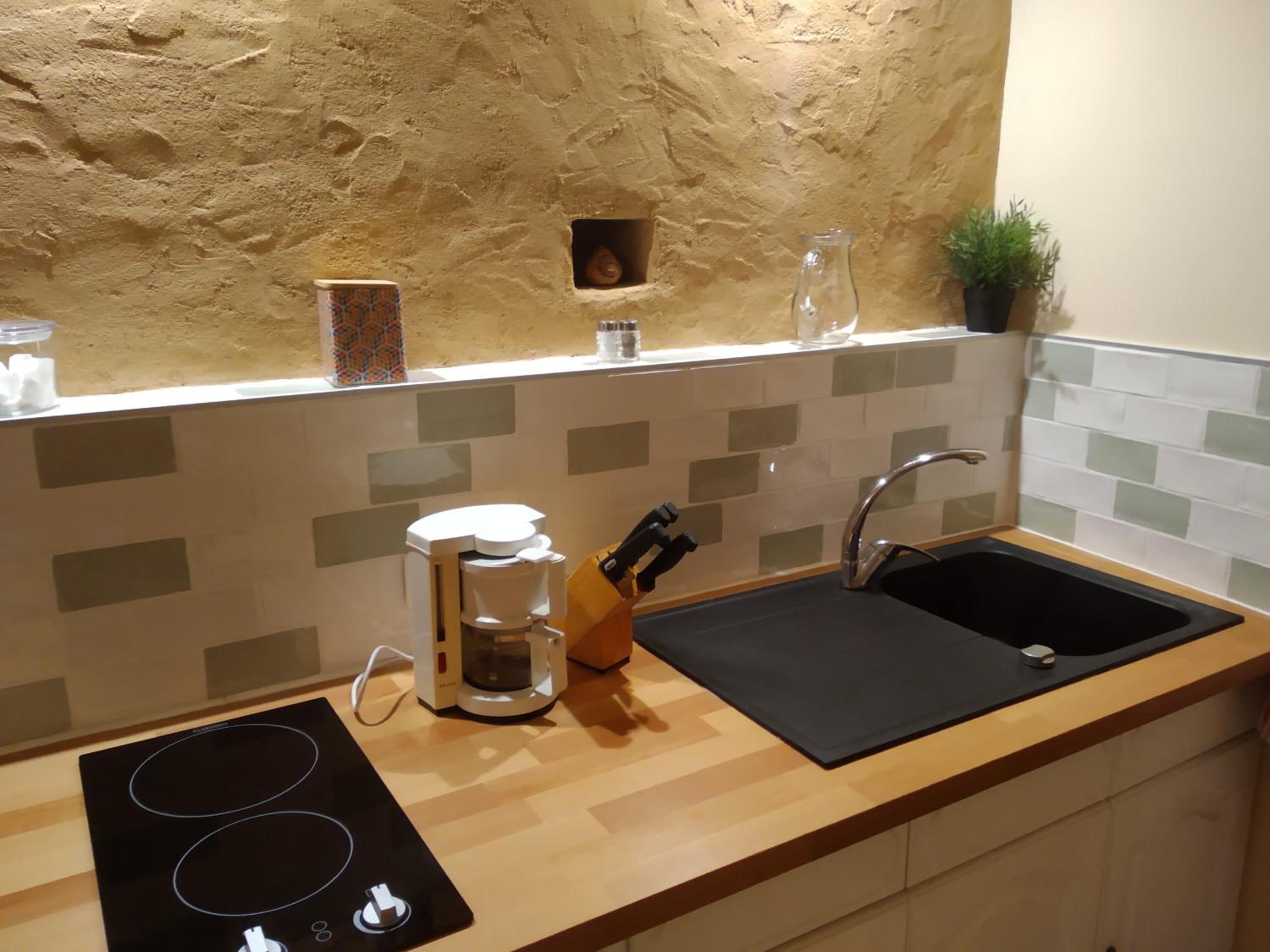 Studio with Private Bathroom - Photo 9