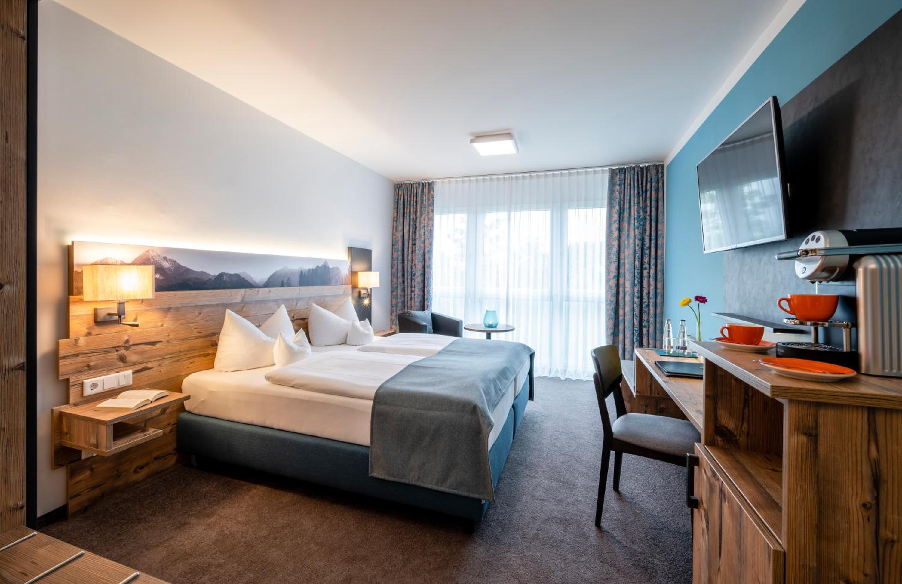 Double Room Deluxe with Balcony - Photo 1