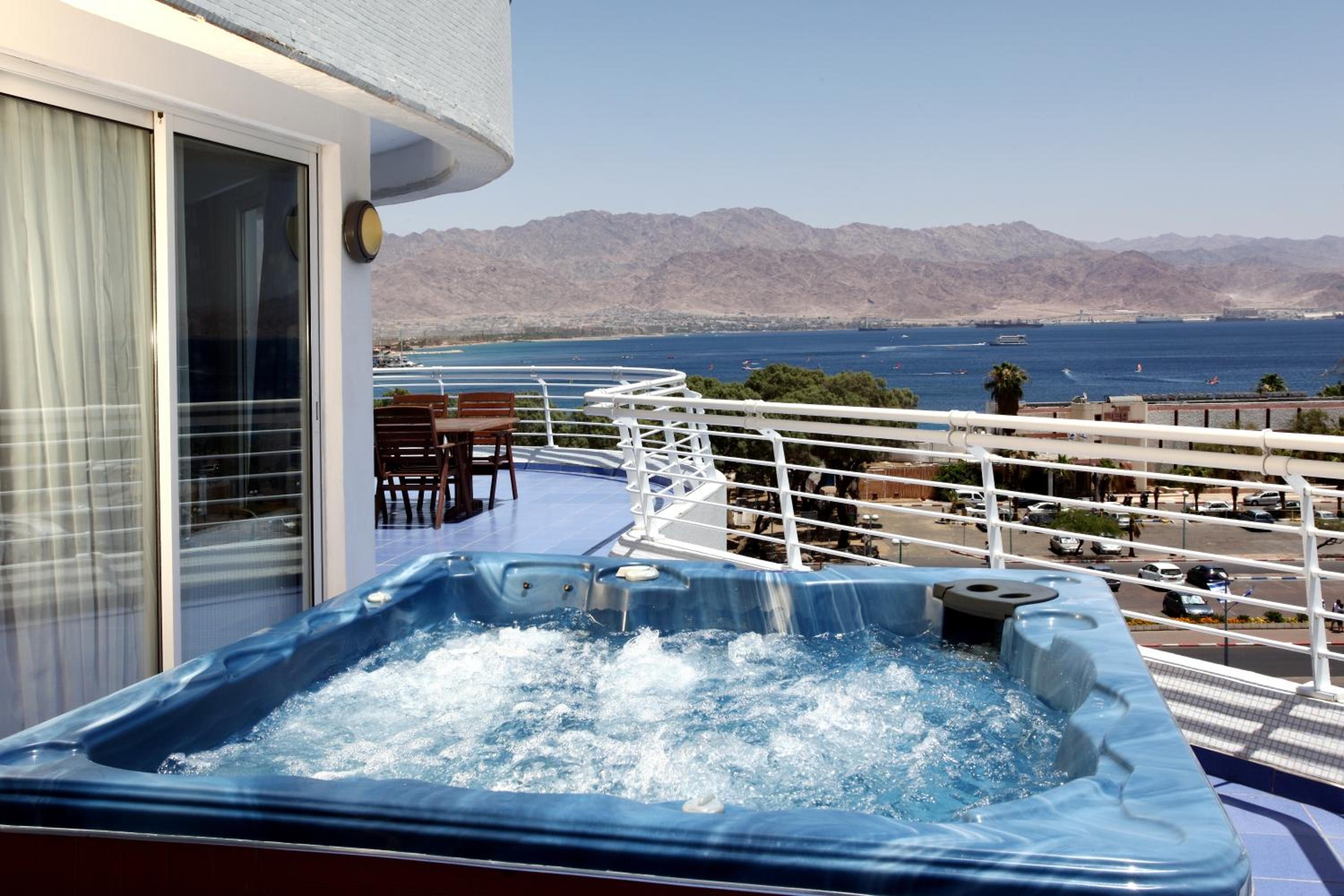 Caribbean Suite - 3 Room With Big Terrace+ Hot Tub + Kitchenette - 328 ft² photo 3