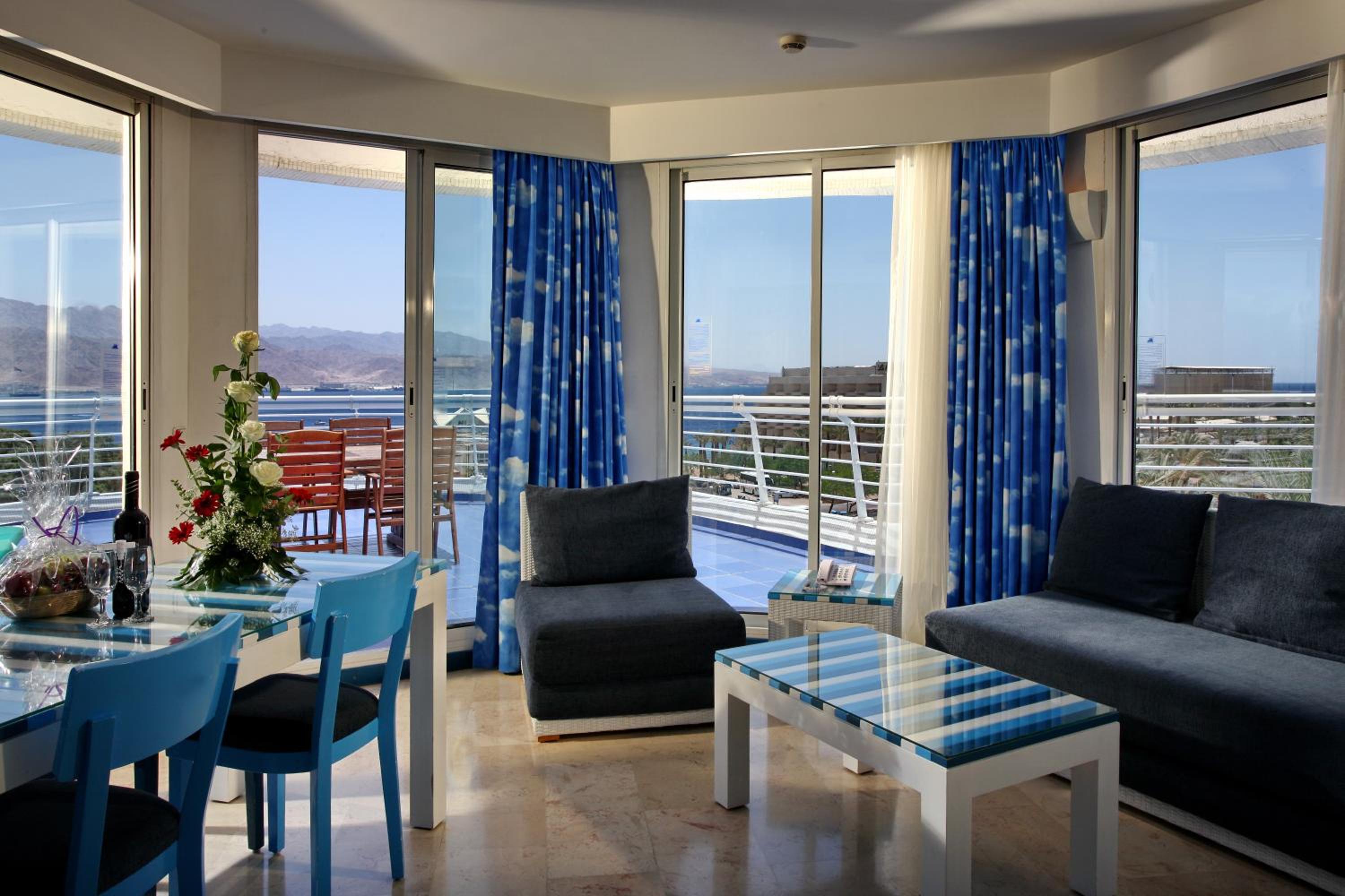 Caribbean Suite - 3 Room With Big Terrace+ Hot Tub + Kitchenette - 328 ft² photo 2