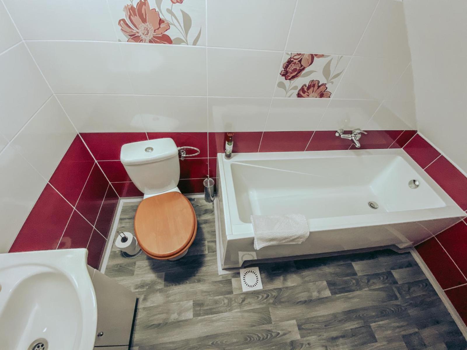 Twin Room with Bath photo 3