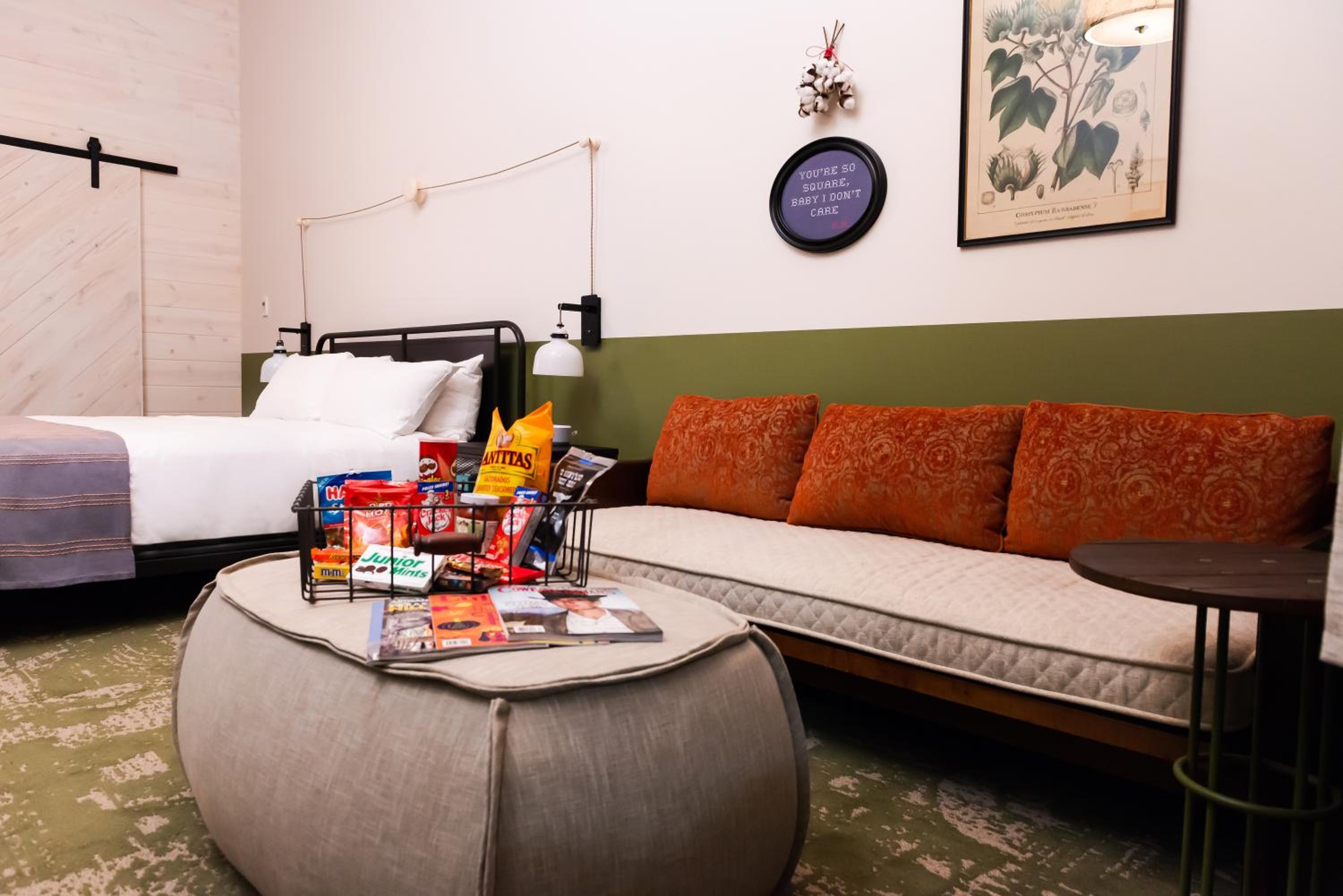 Standard King Room - Photo 4
