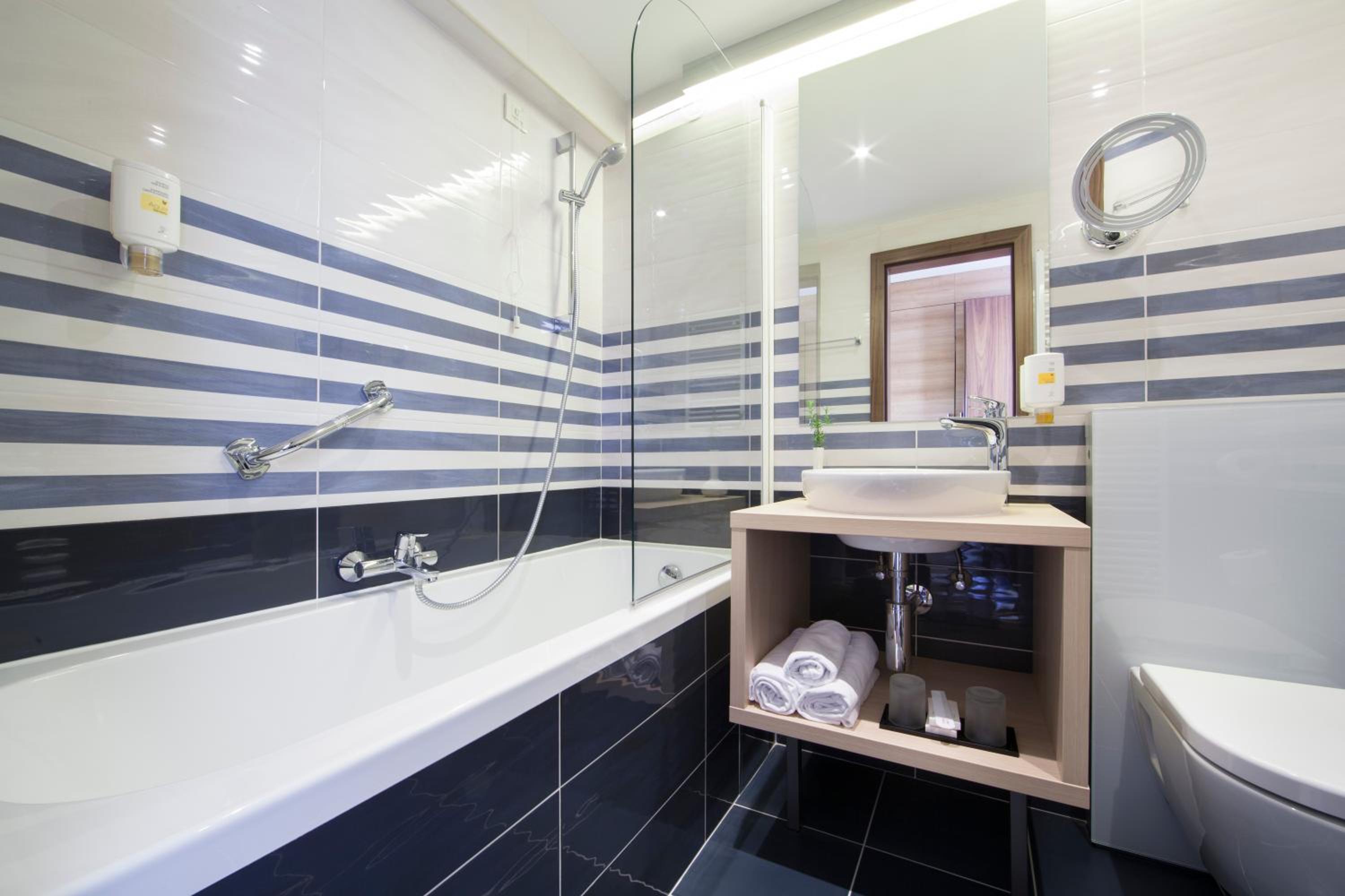 Premium Double Room with Sea View - Photo 8