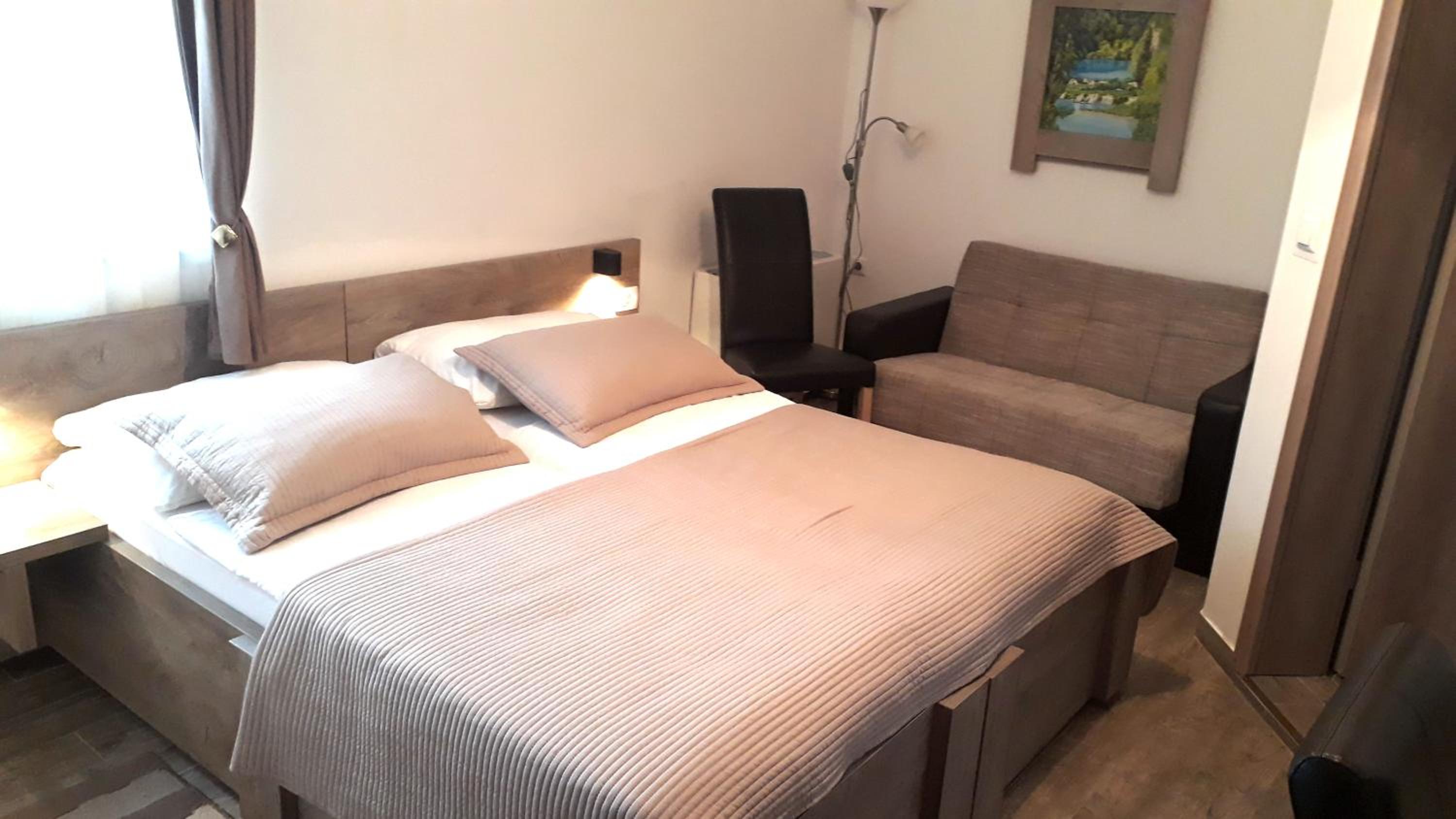 Double Room with Private Bathroom - Annex - Photo 27