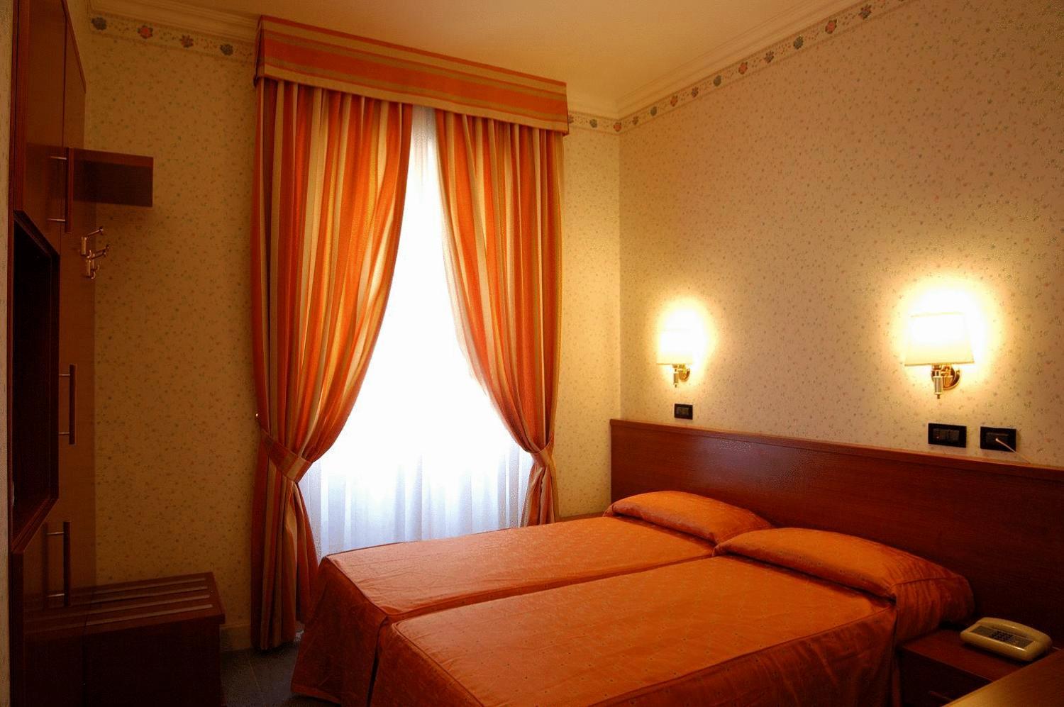 Double or Twin Room photo 3