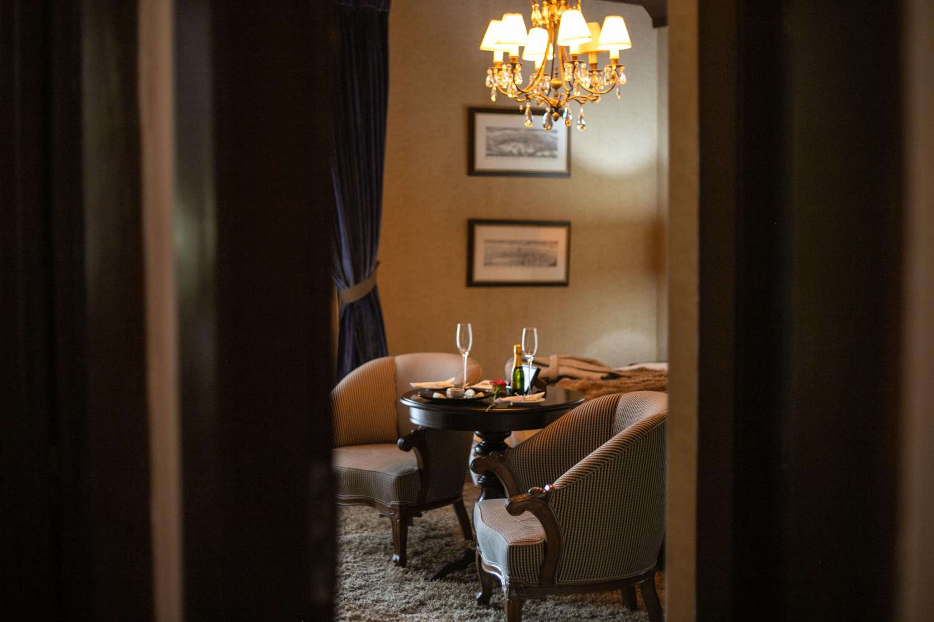King Suite with Balcony photo 1