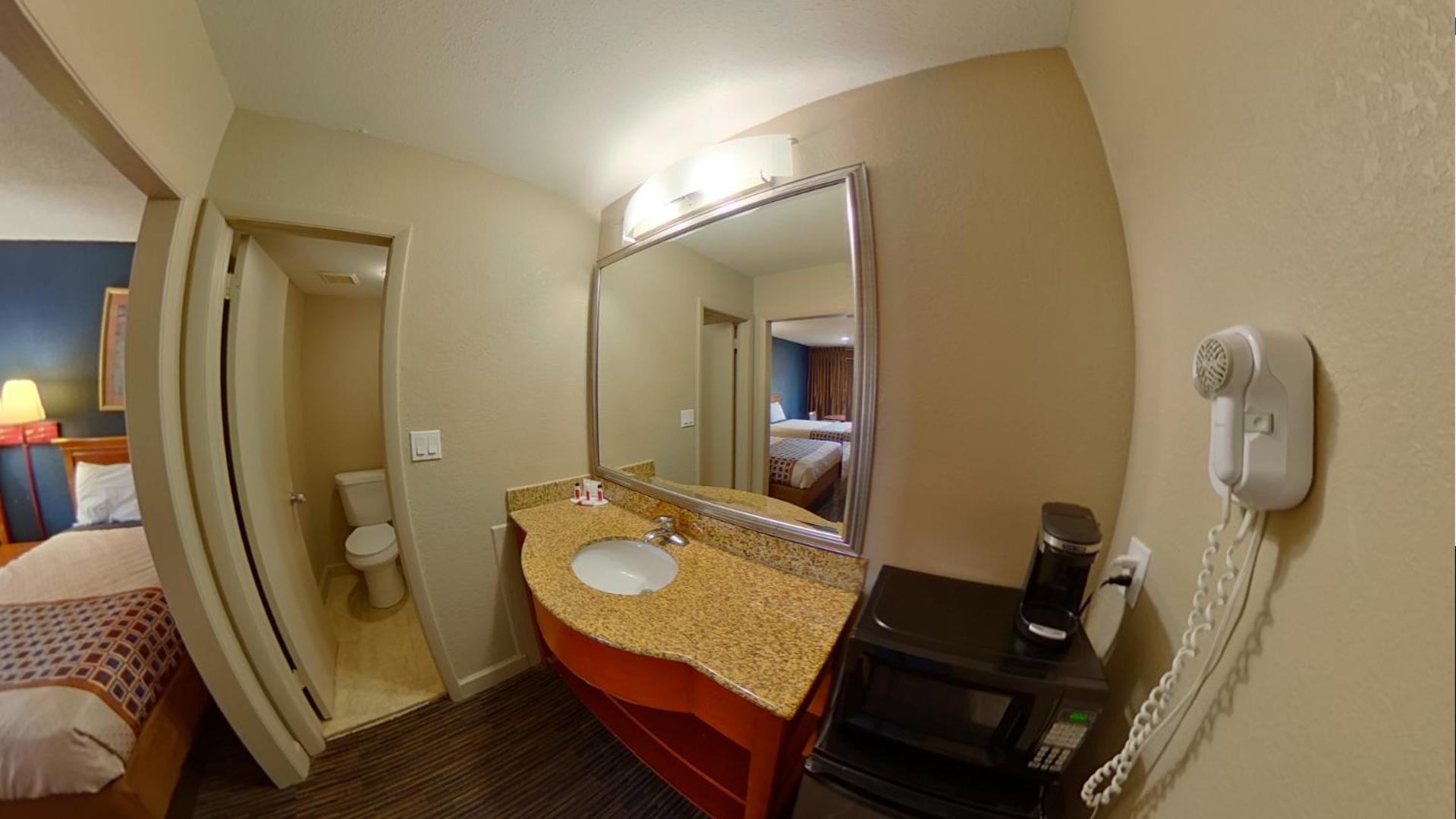 King Room - Non-Smoking - Photo 3