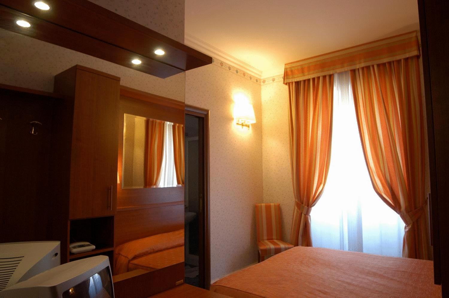Double or Twin Room photo 2