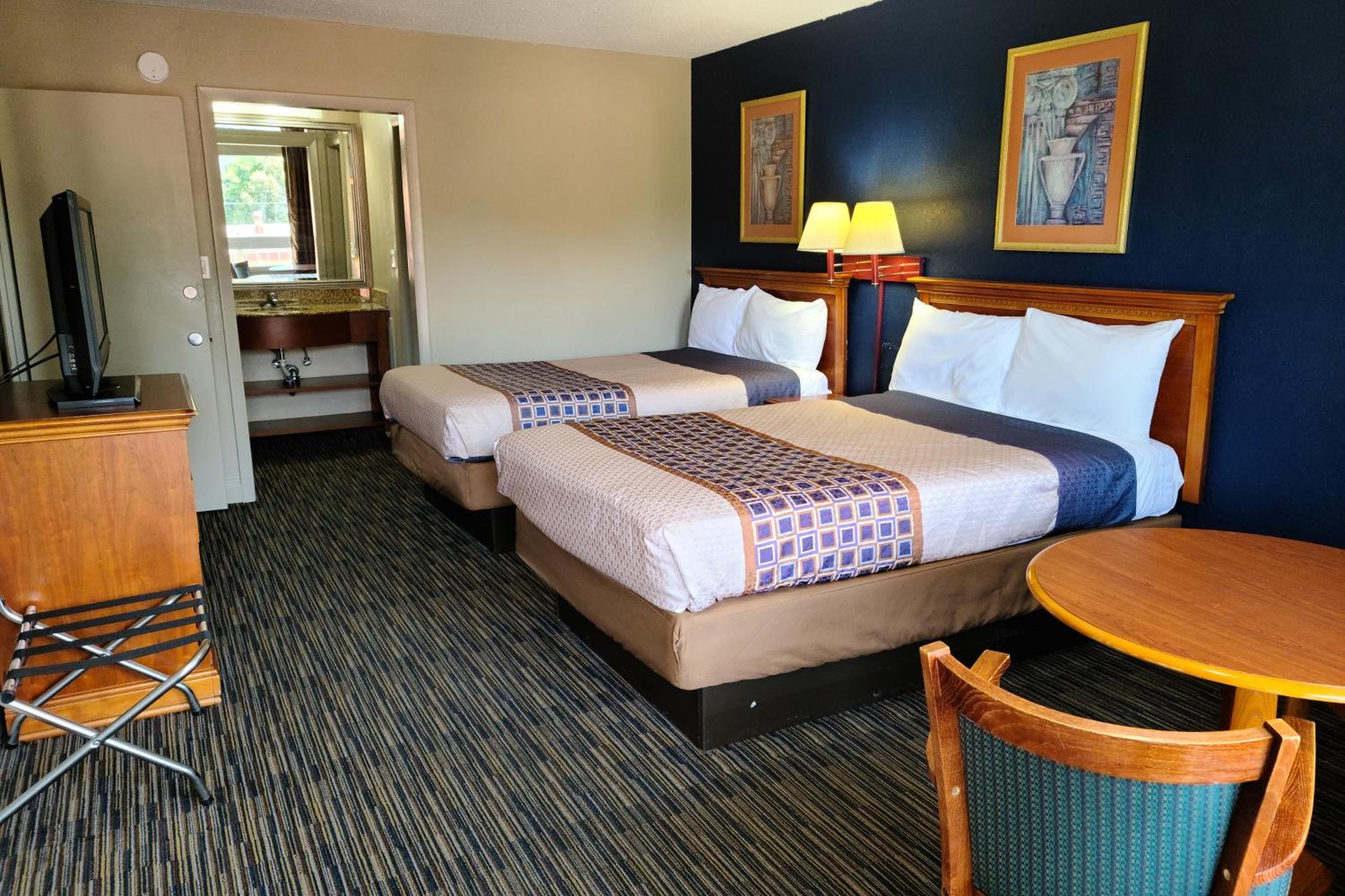 Double Room with Two Double Beds - Smoking photo 2