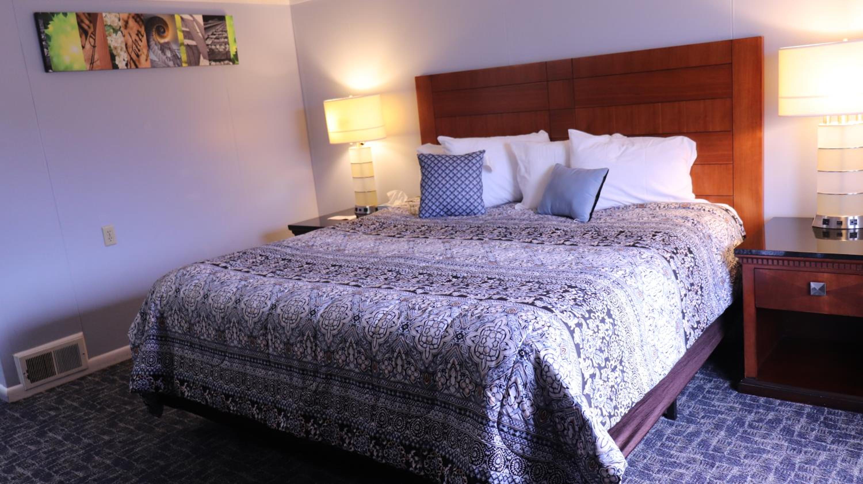 King Bed room with River View - Photo 1