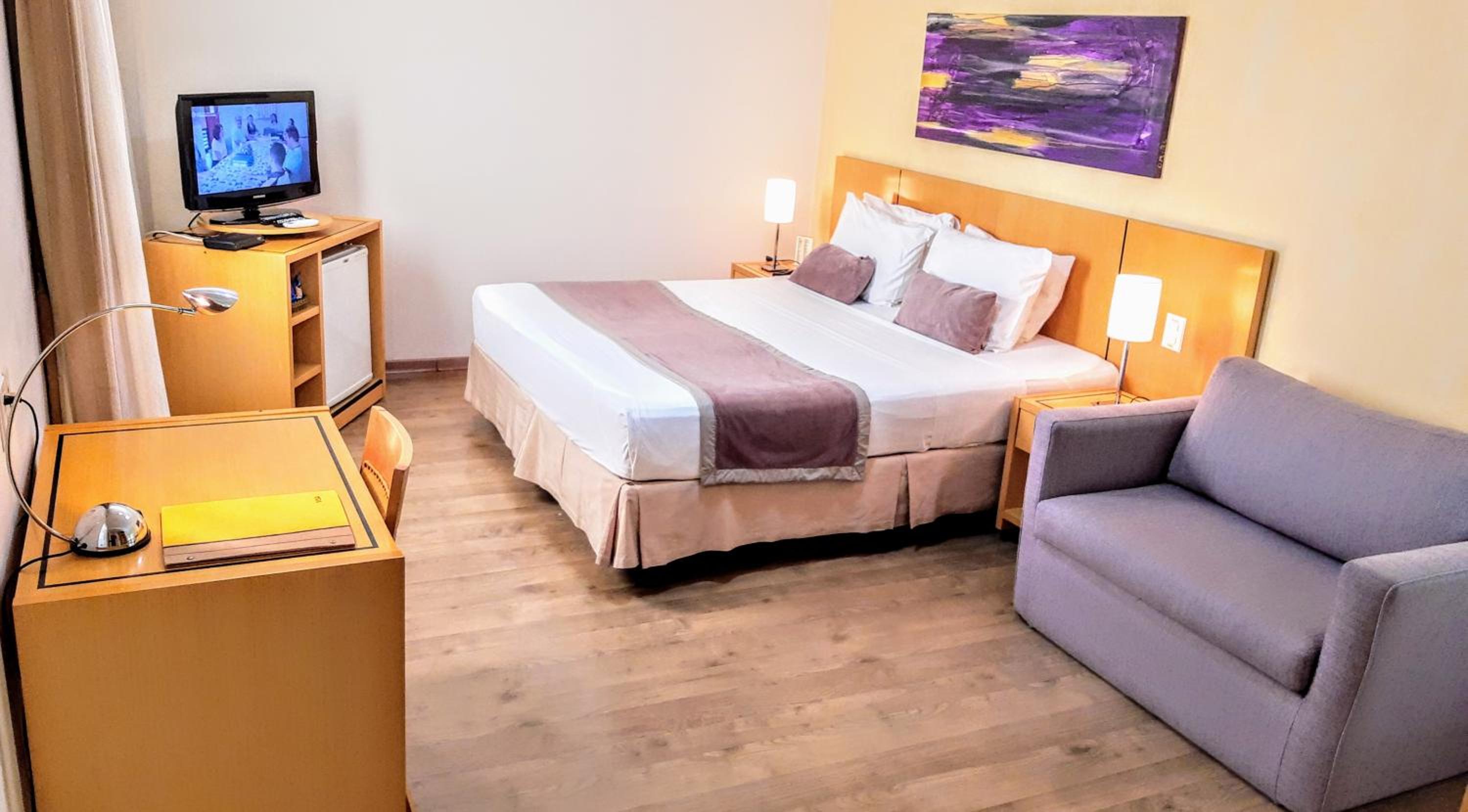 Deluxe Queen Room