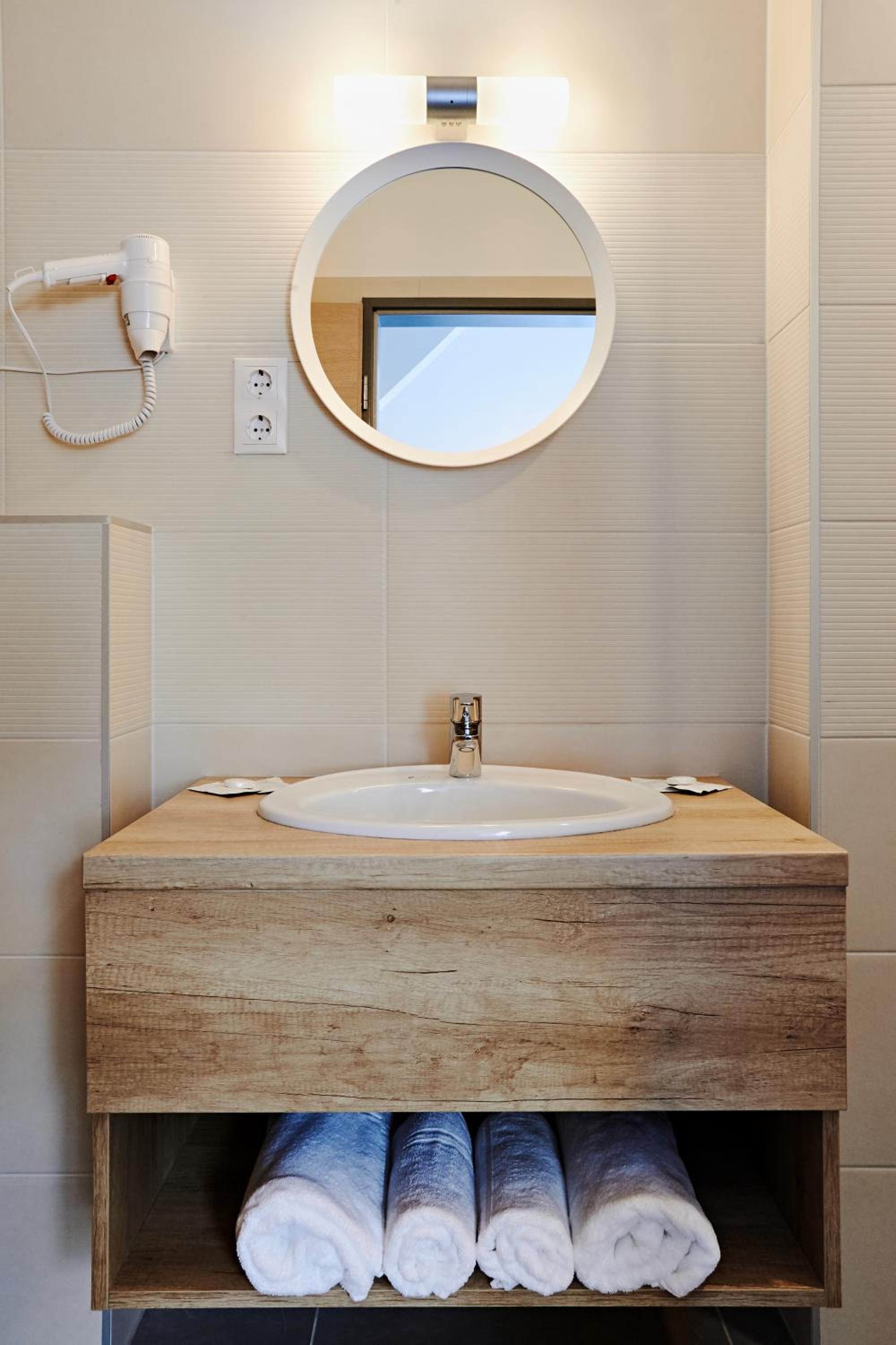 Superior Double or Twin Room - Photo 6