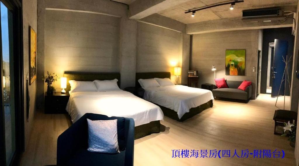 Quadruple Room with Balcony - Photo 2