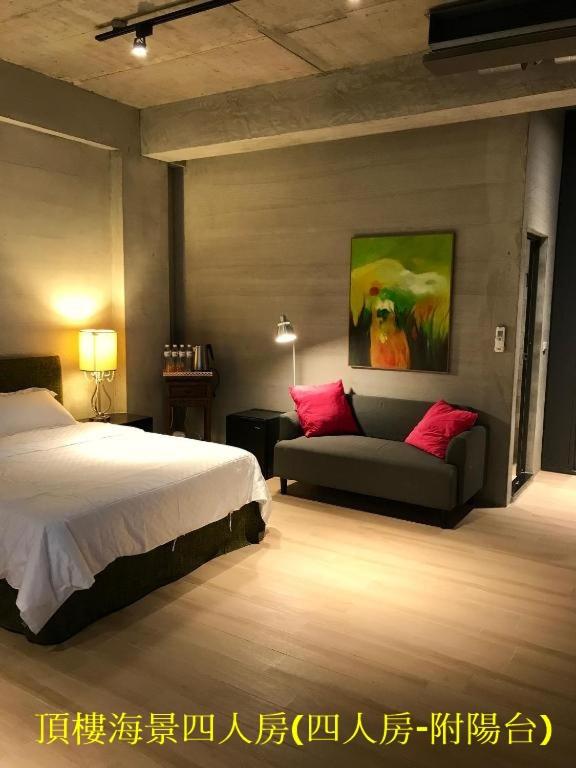 Quadruple Room with Balcony - Photo 5