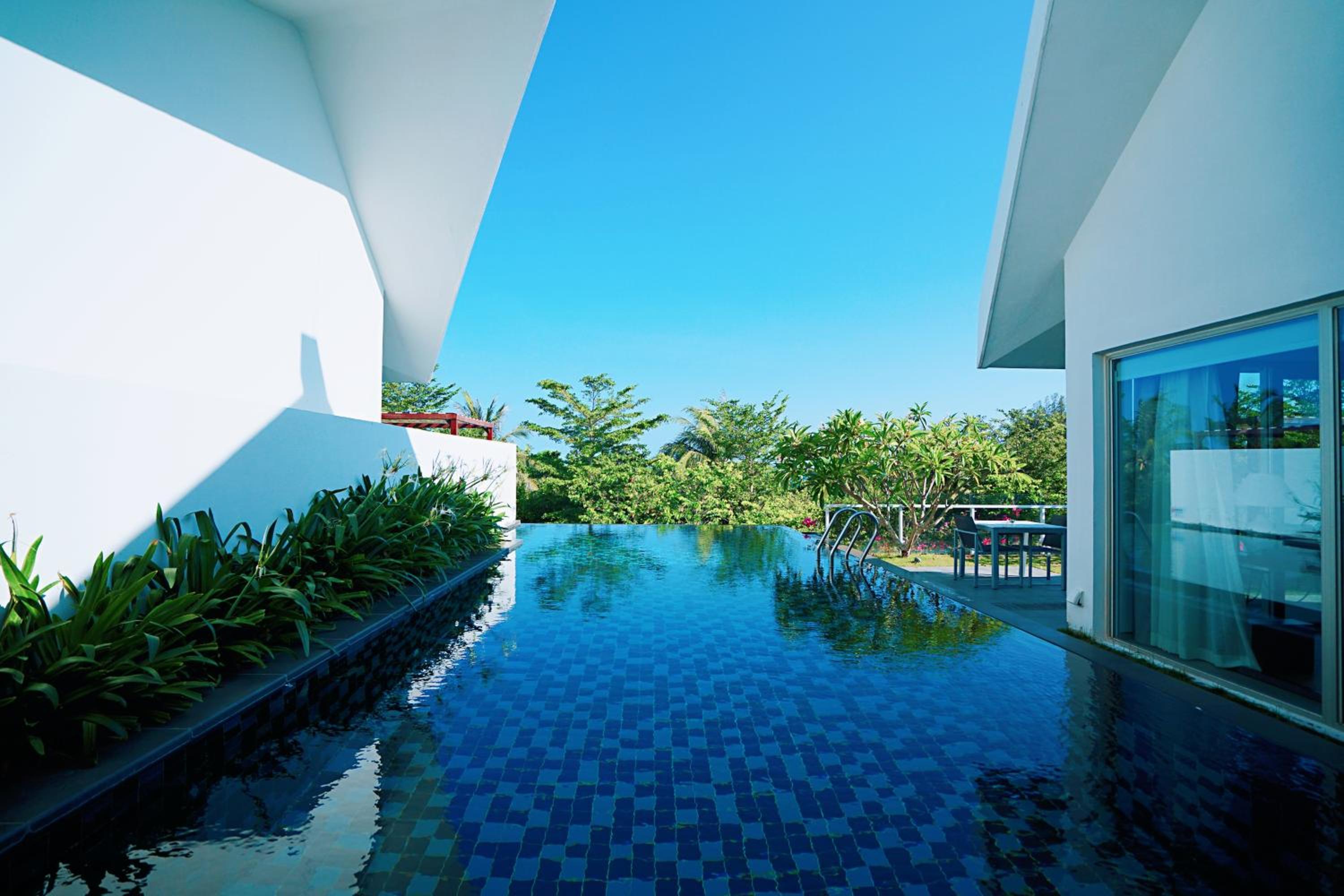 Detached villa with infinity pool with King bed(Free welcome fruit on the first check-in day)
