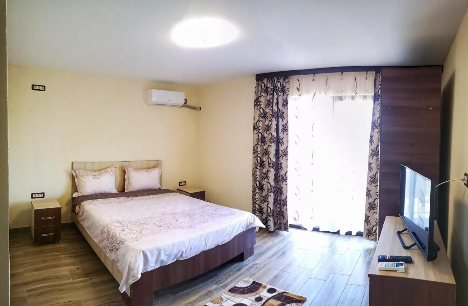 Double Room with Extra Bed photo 1