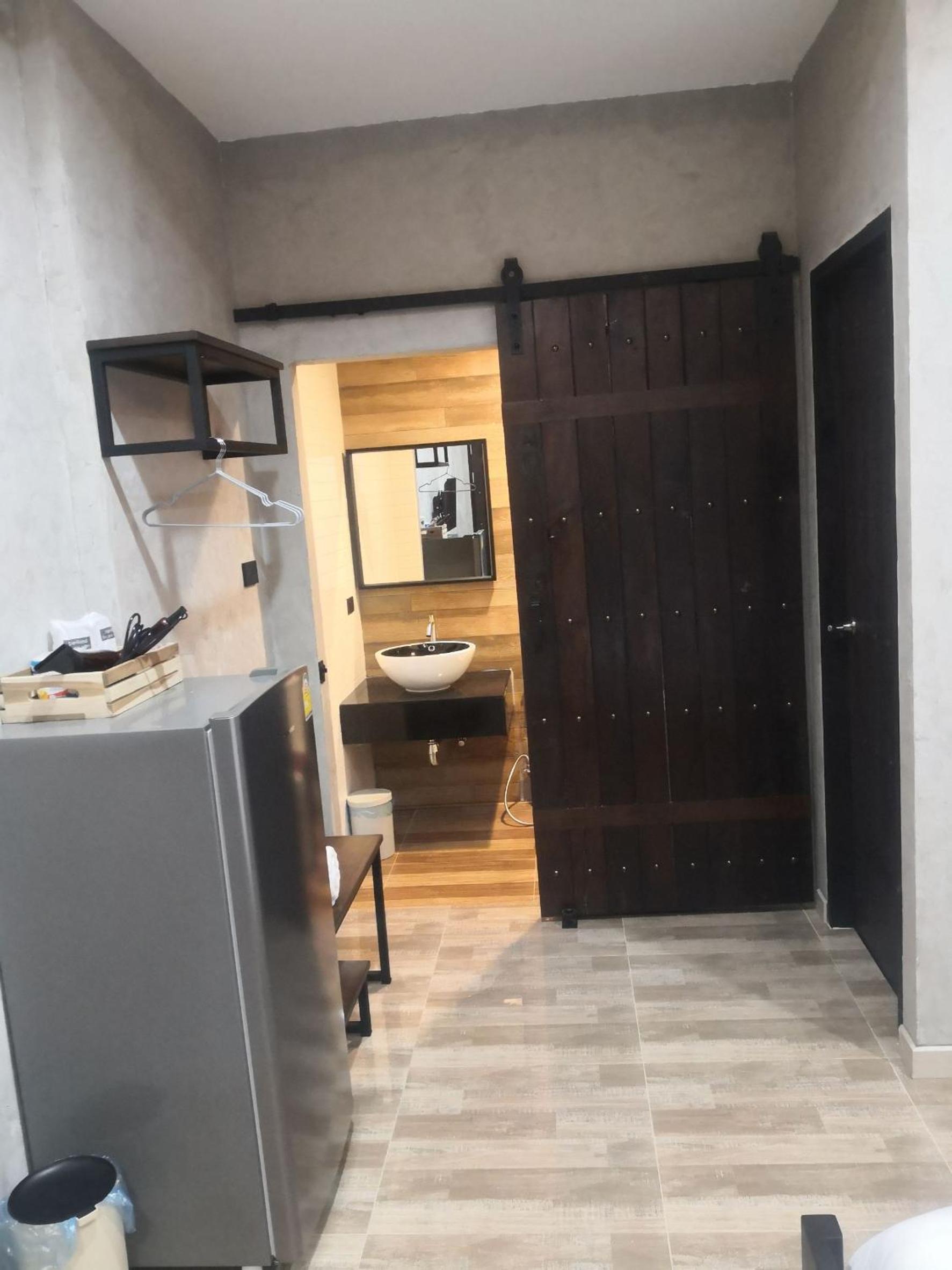 Deluxe King Room - Photo 4