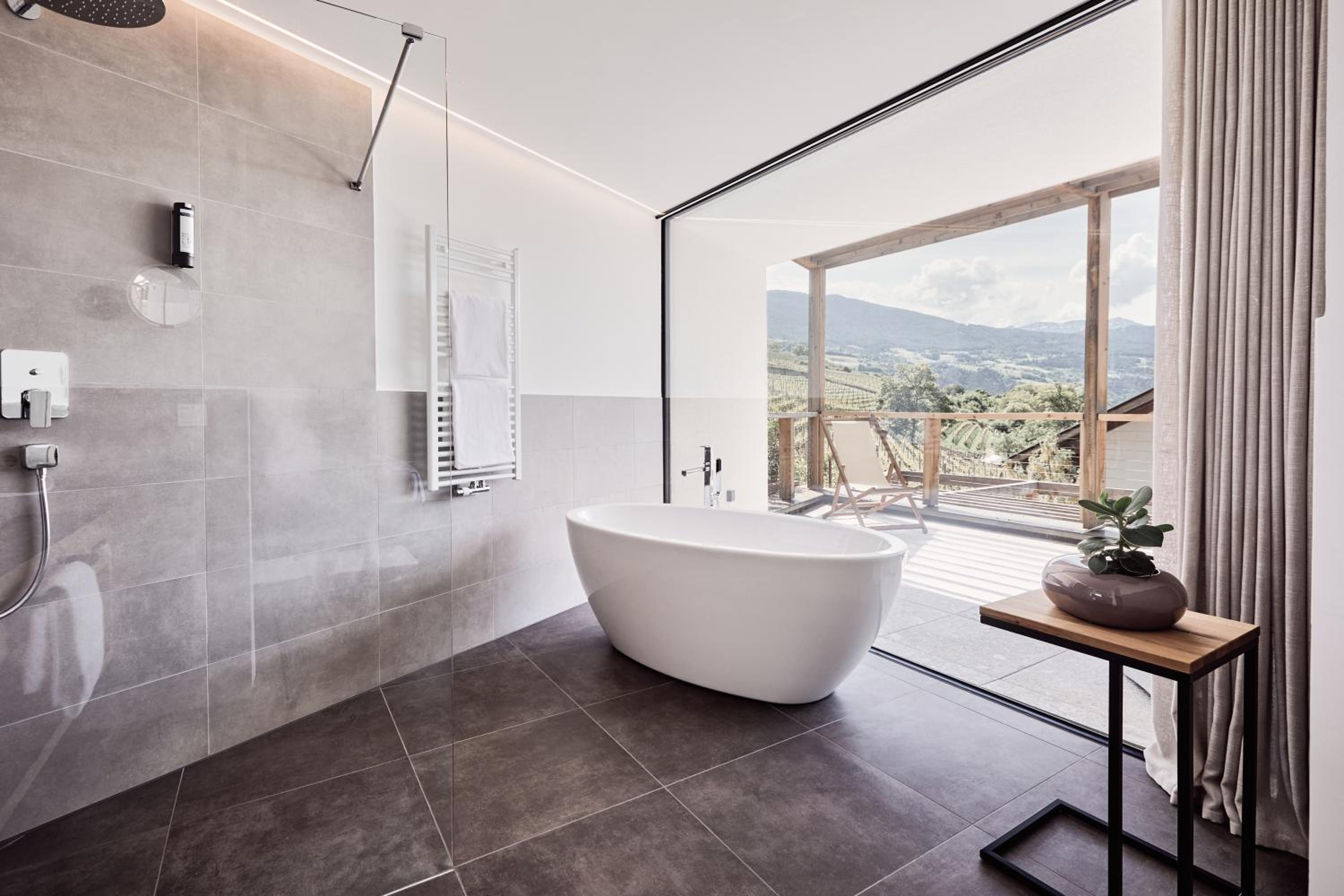 Suite with Bathtub - Photo 13
