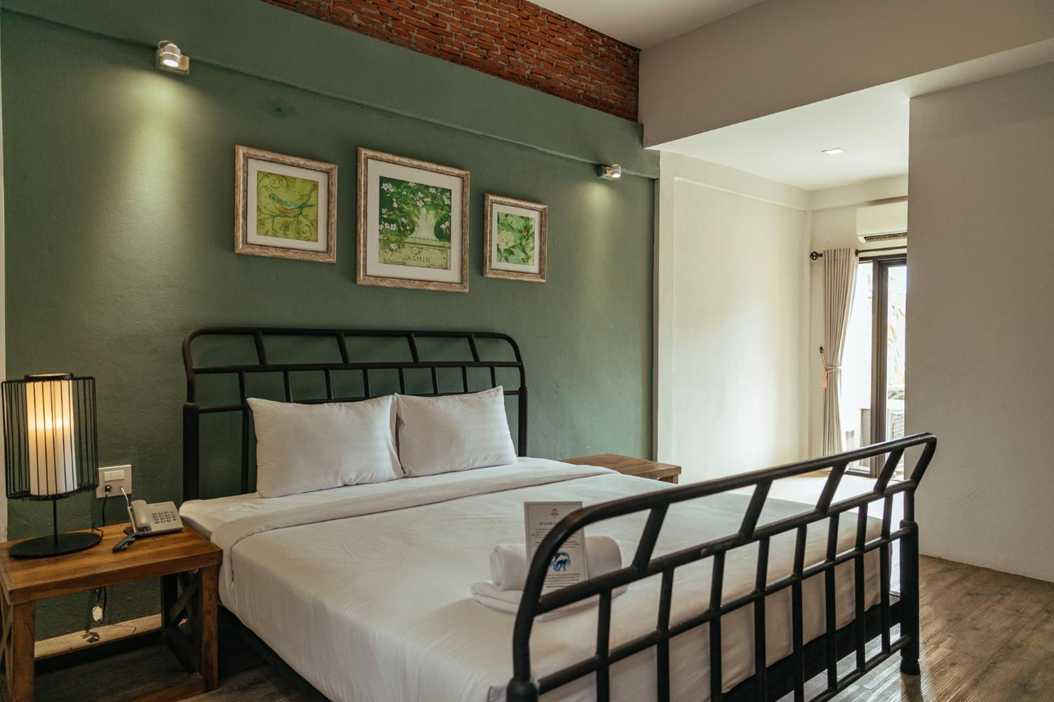 Double Room with Balcony - Photo 3