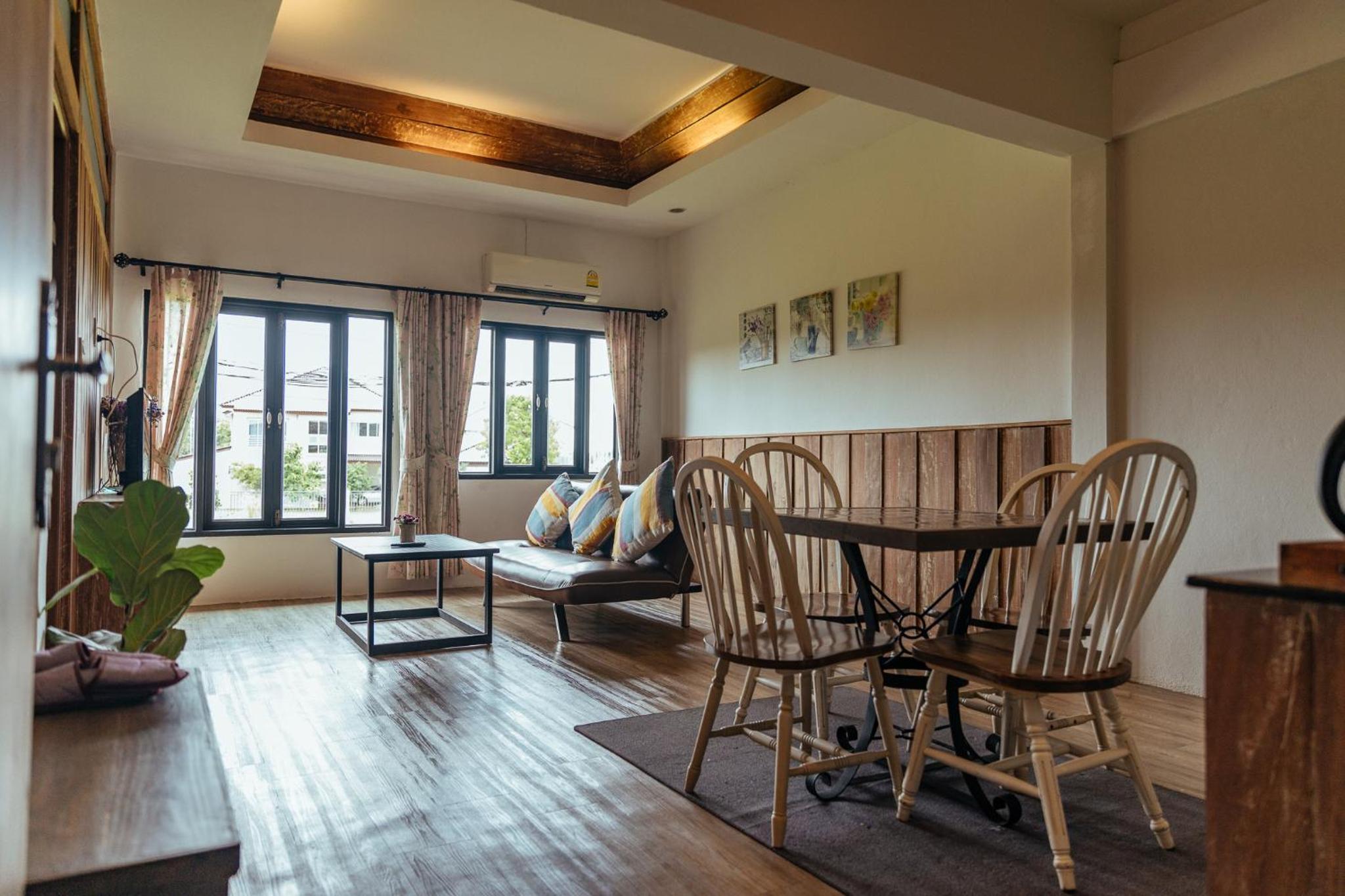 Suite - Photo 15