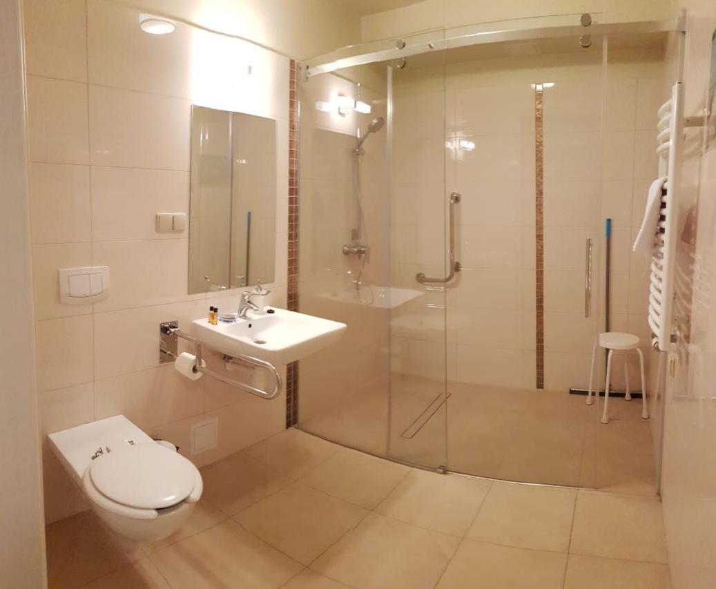 Double Room - Disability Access - Photo 4