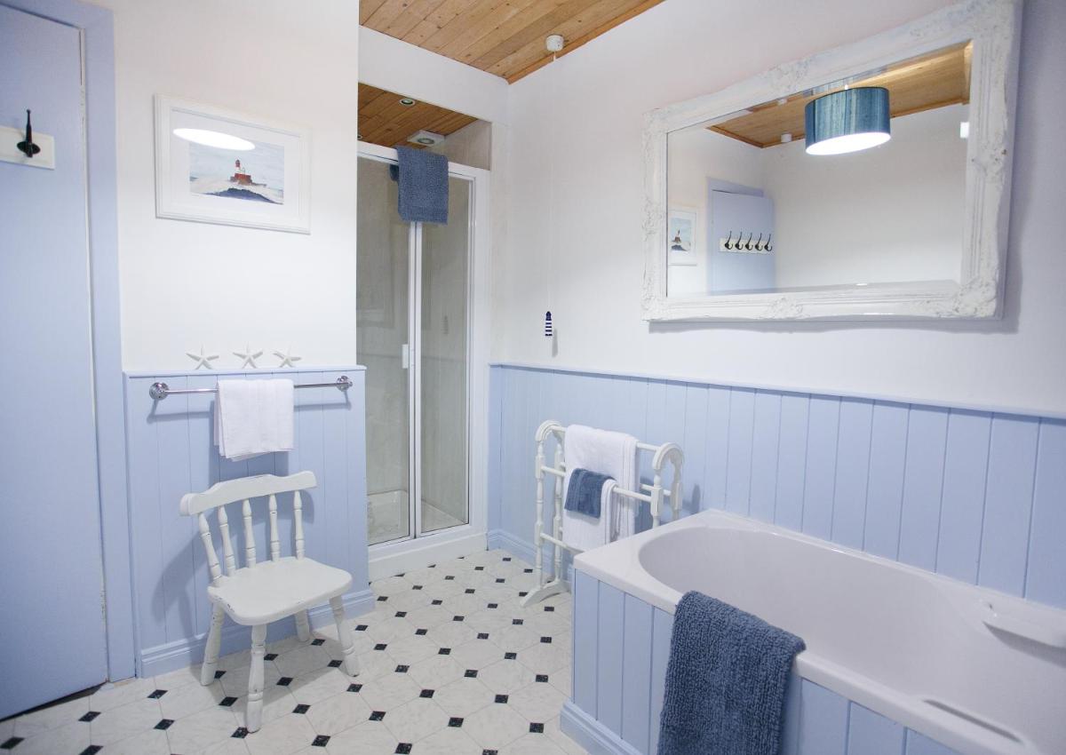 Deluxe Double or Twin Room with Sea View photo 3