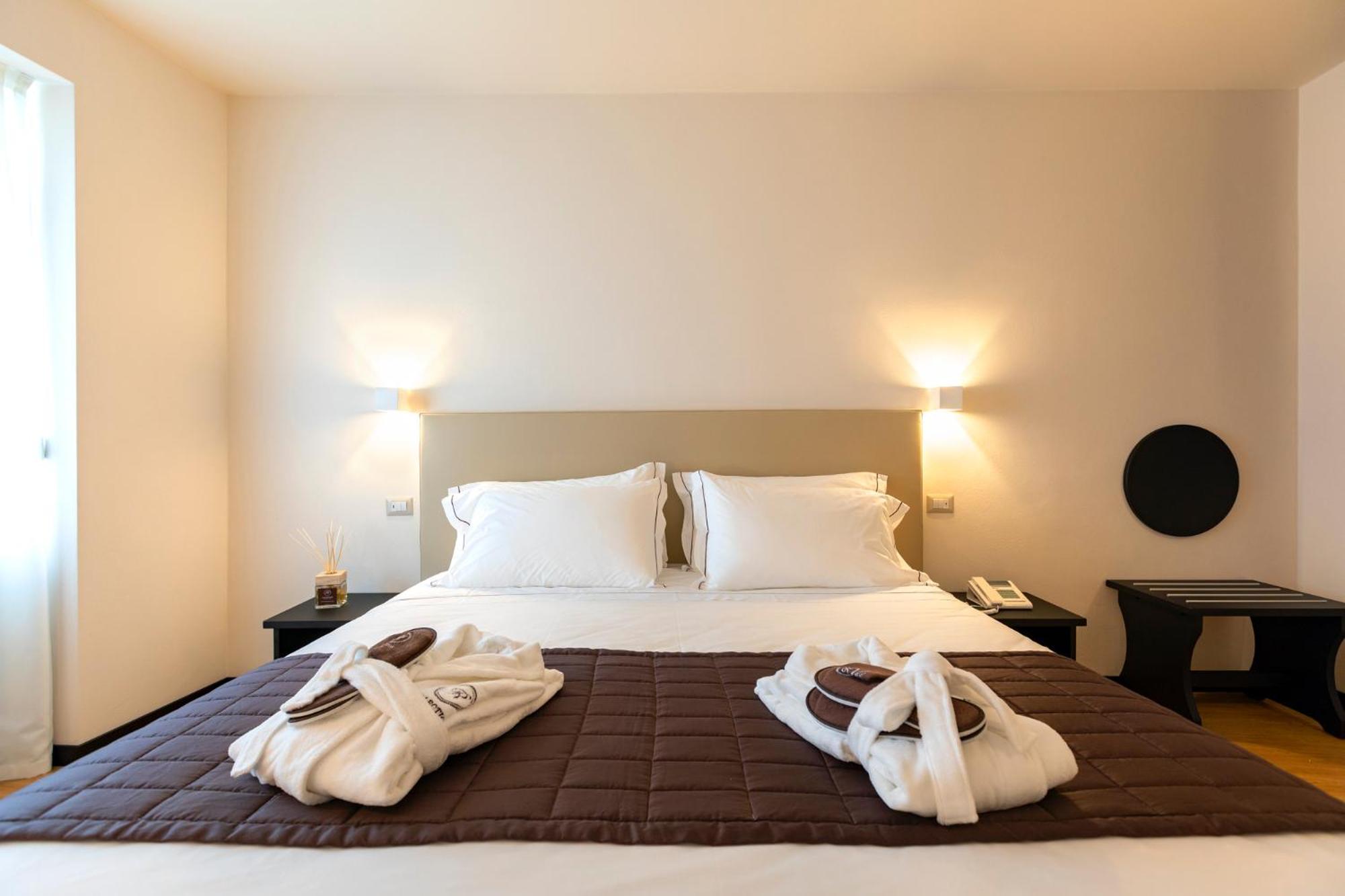  Deluxe Double Room with Lake View  photo 2
