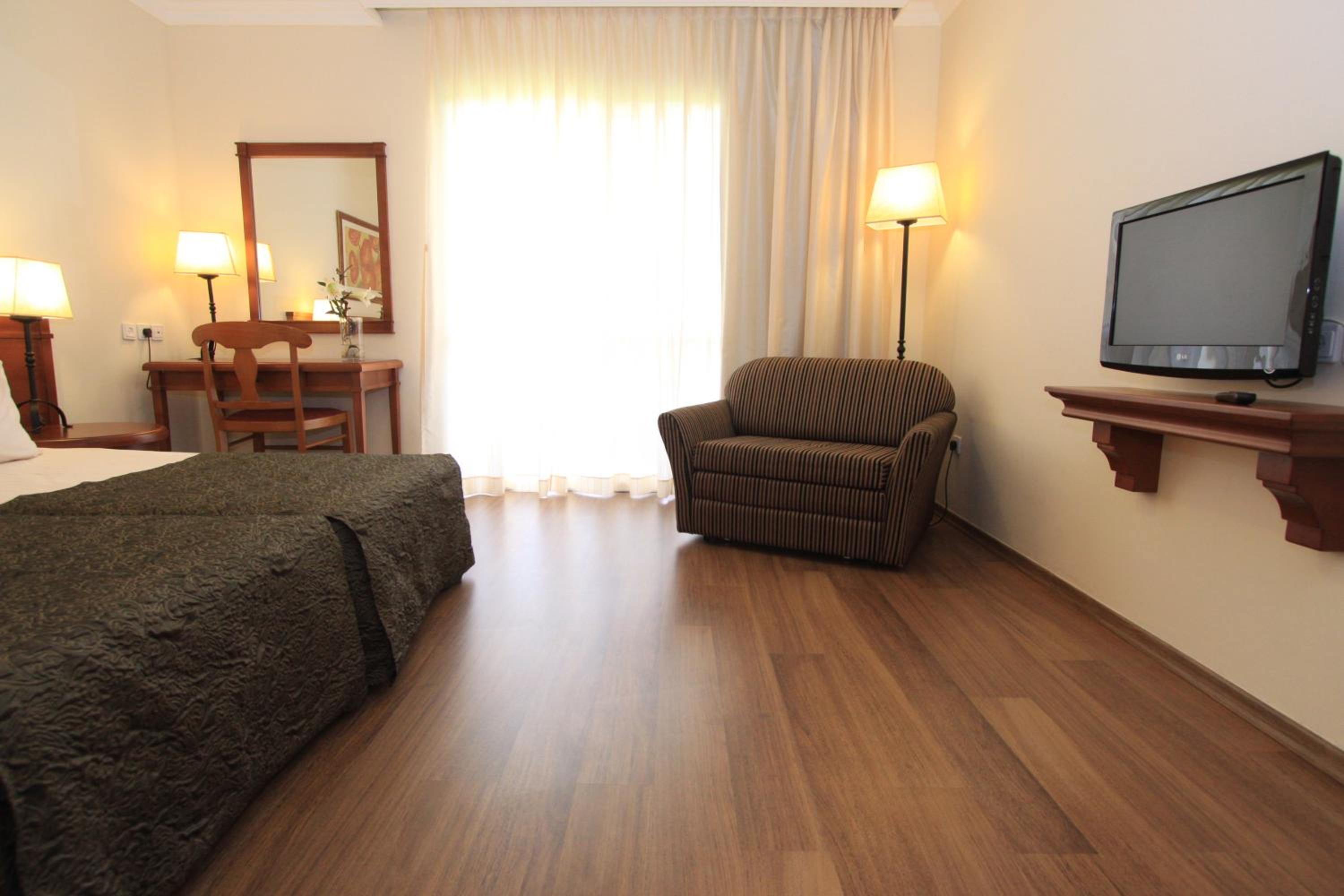 Classic Balcony Room – Upper Floor - Photo 15