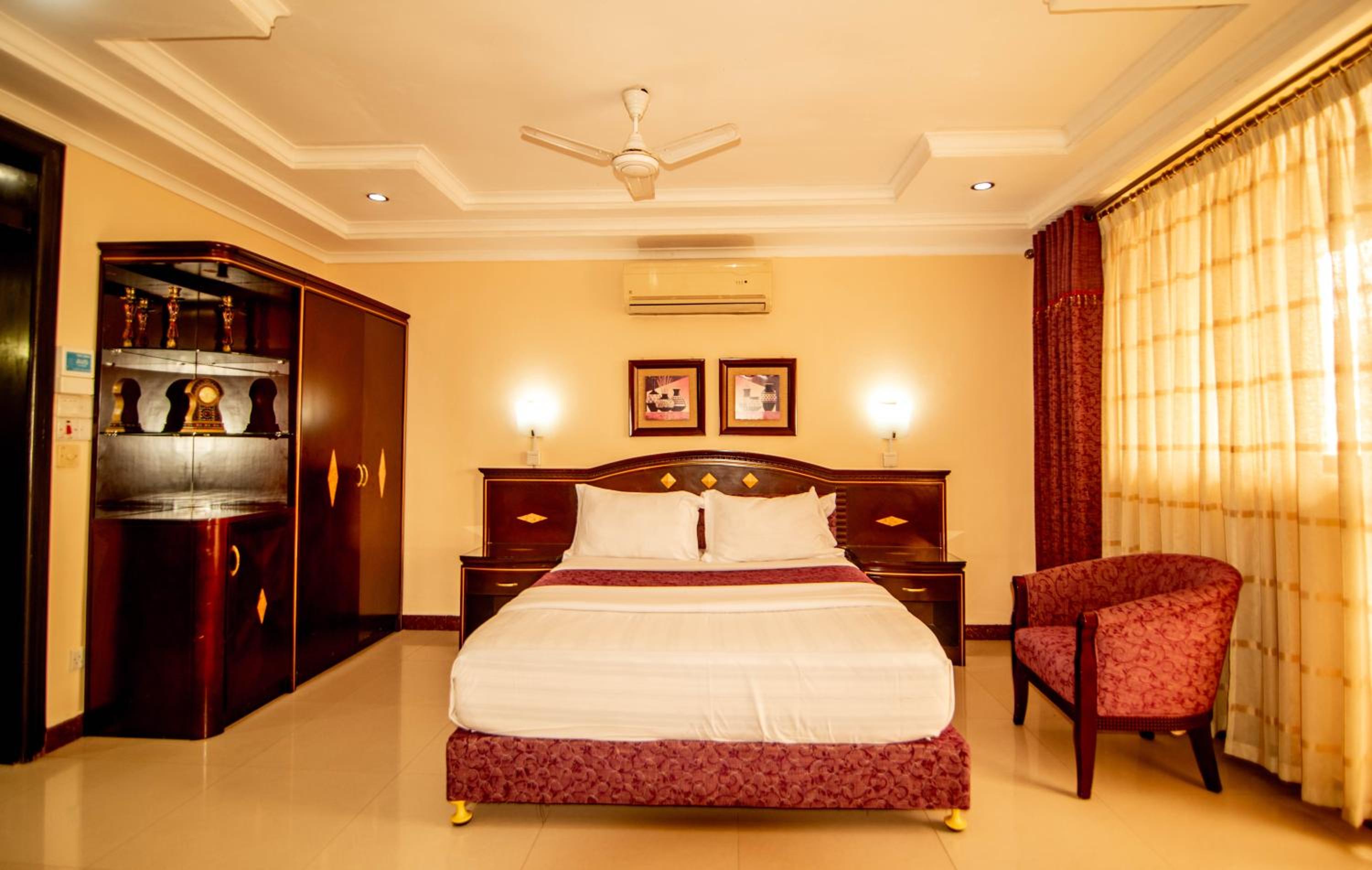 Deluxe Suite