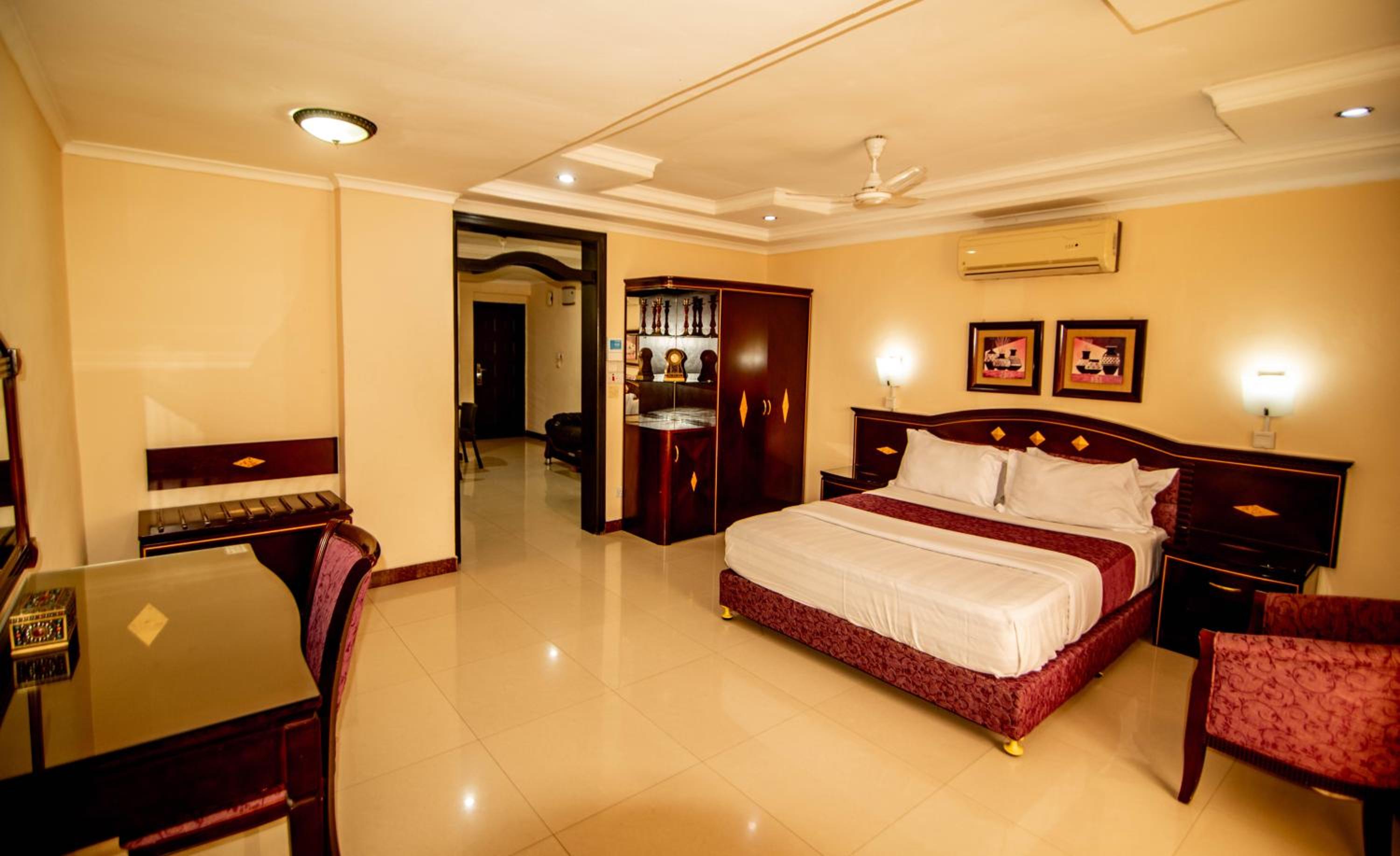 Deluxe Suite