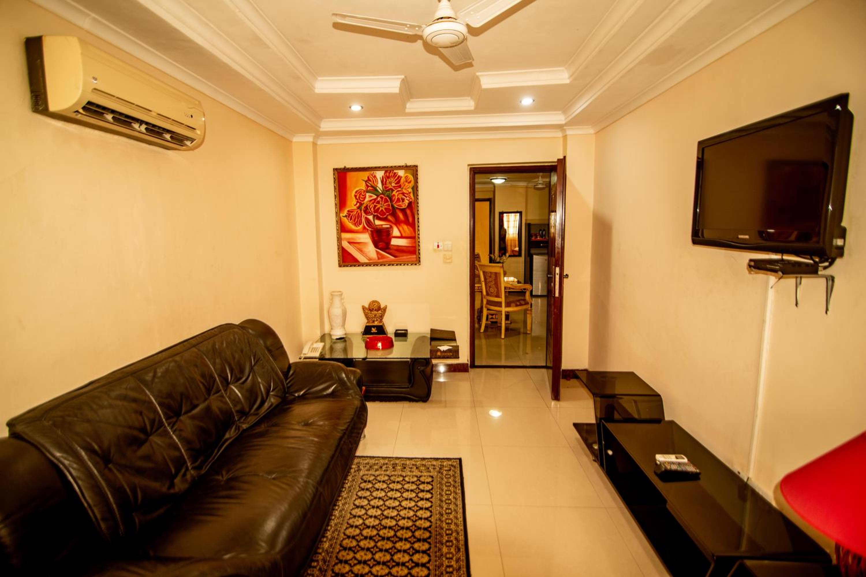 Executive Suite - Photo 1
