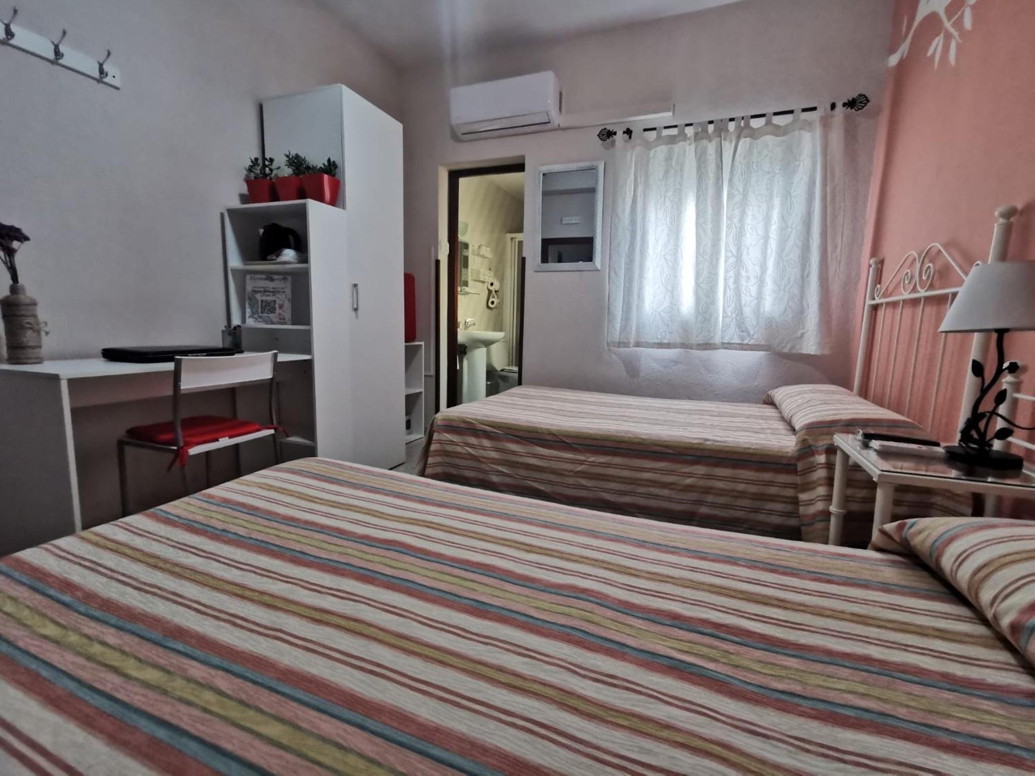 Double or Twin Room - Photo 4