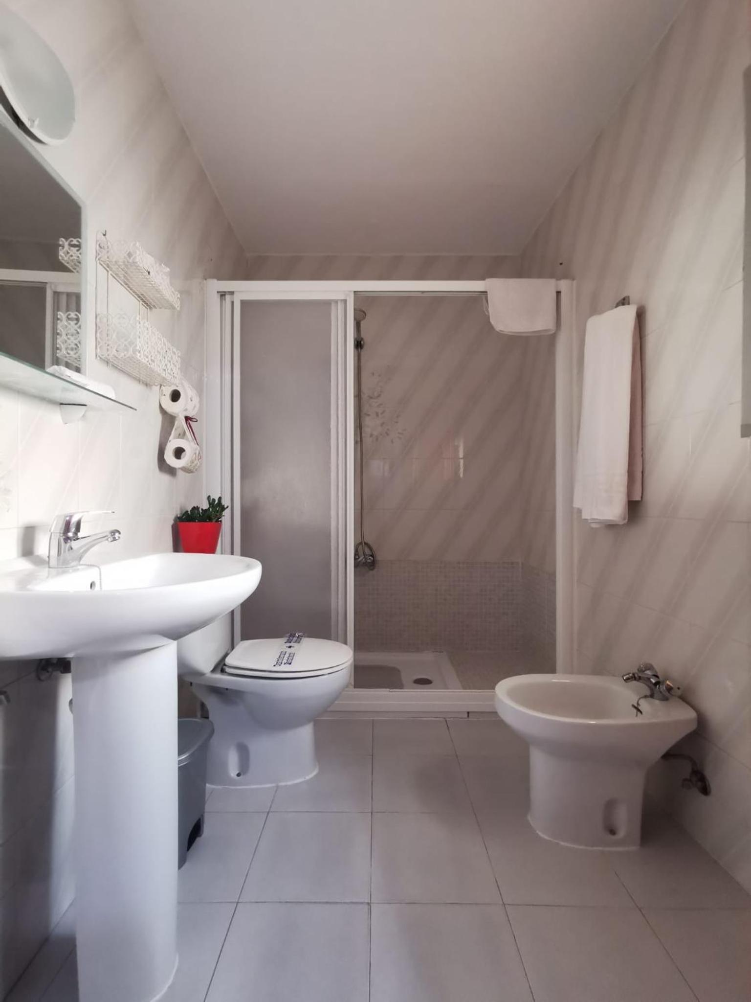 Double or Twin Room - Photo 3