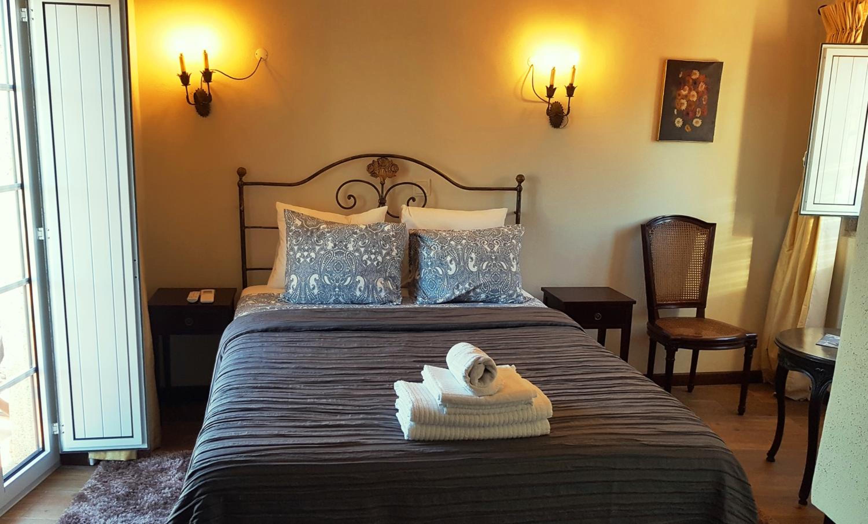 King Suite with Balcony photo 3