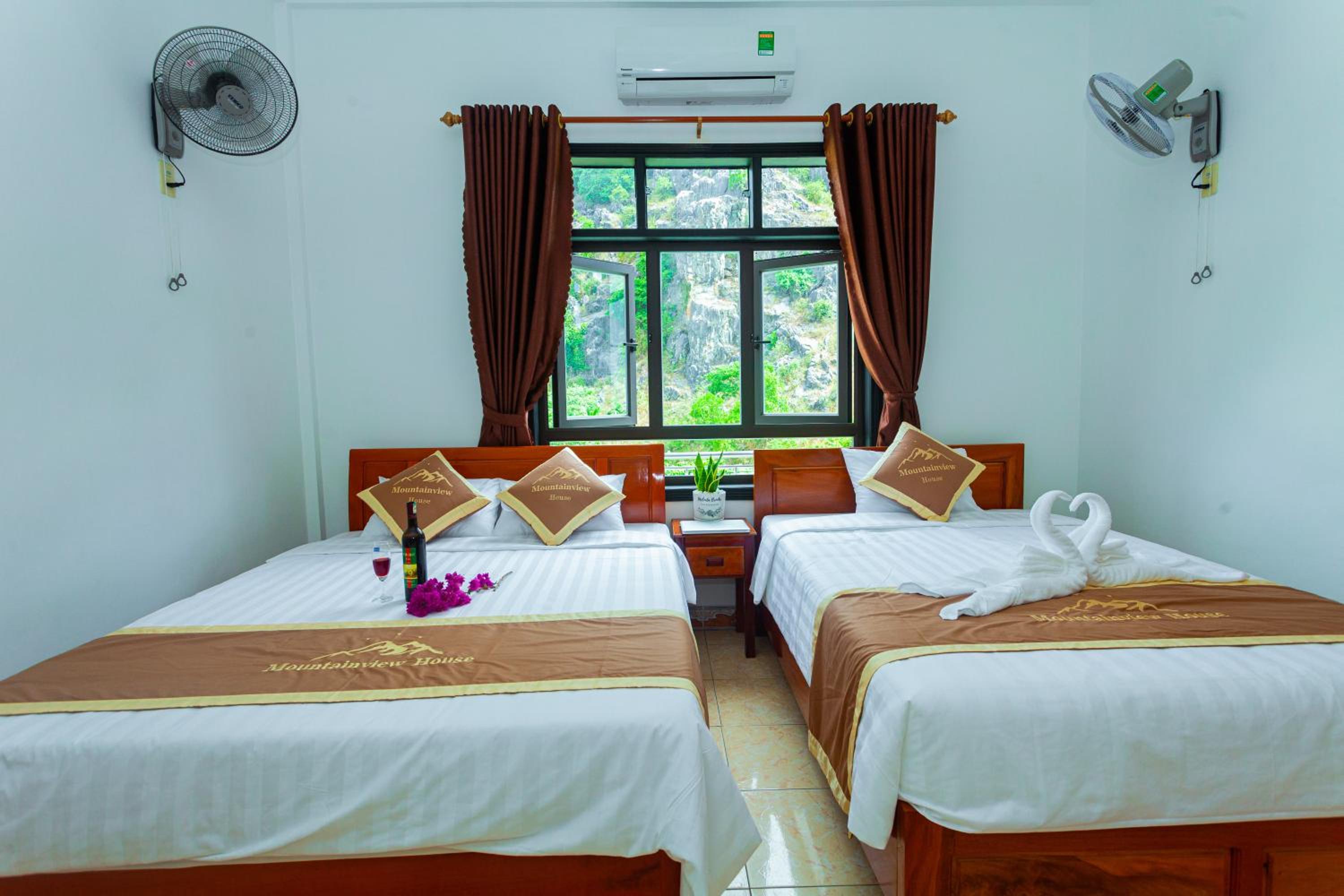 Large Twin Room photo 2
