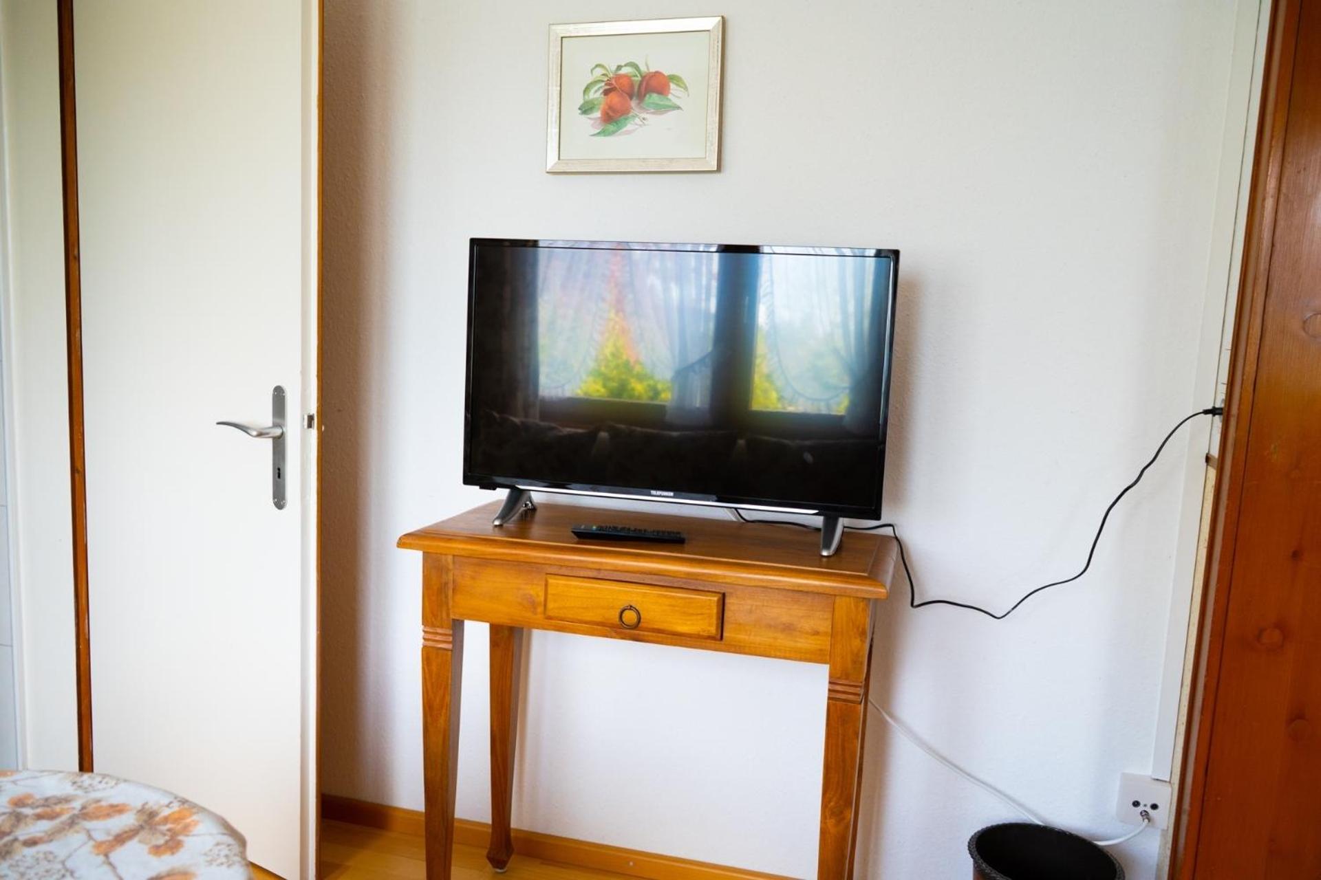 Deluxe Double Room with Shower - Photo 5