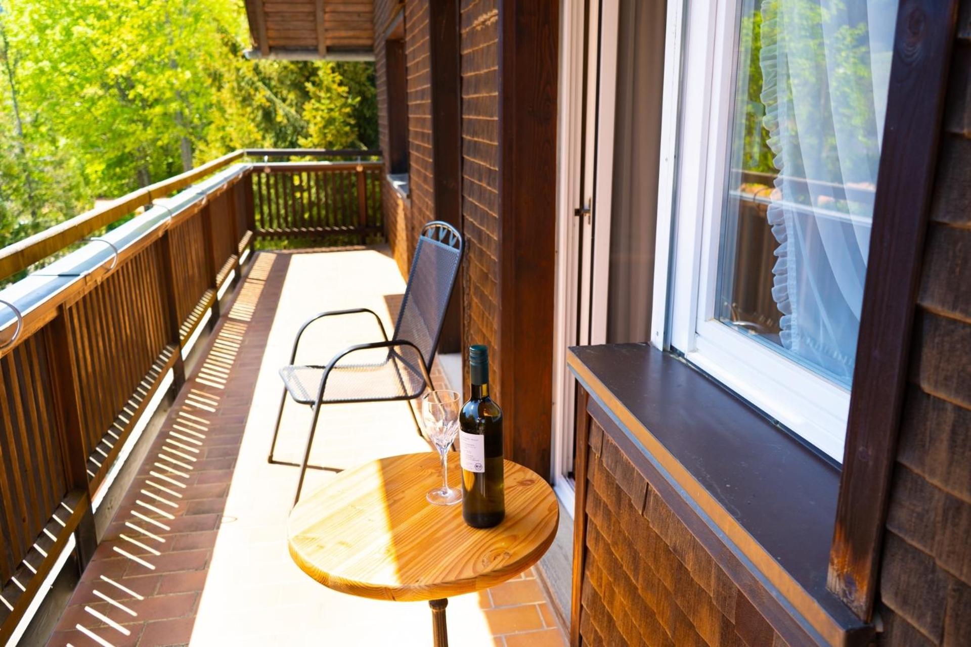 Double Room with Balcony - Photo 9