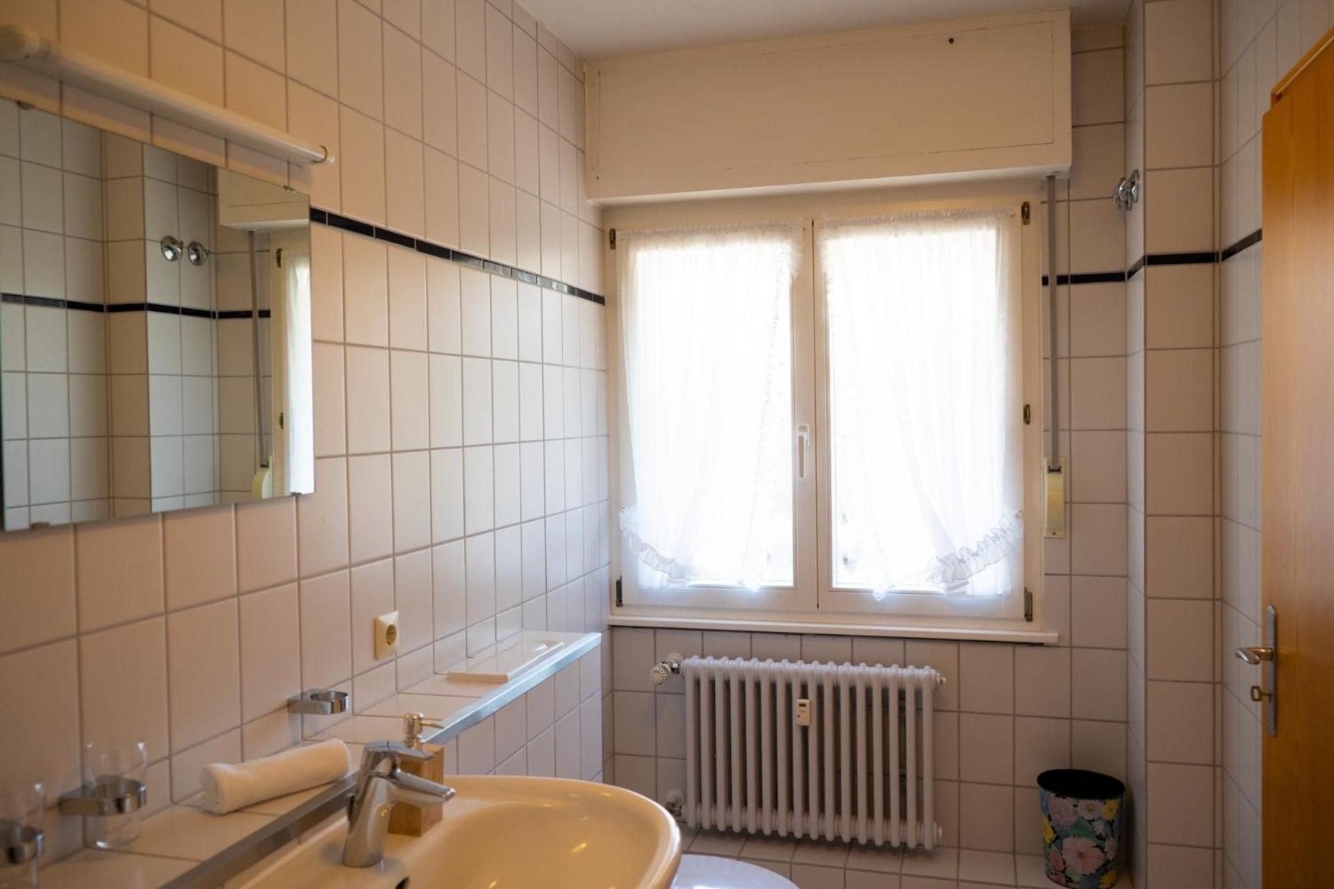 Double Room with Balcony - Photo 7