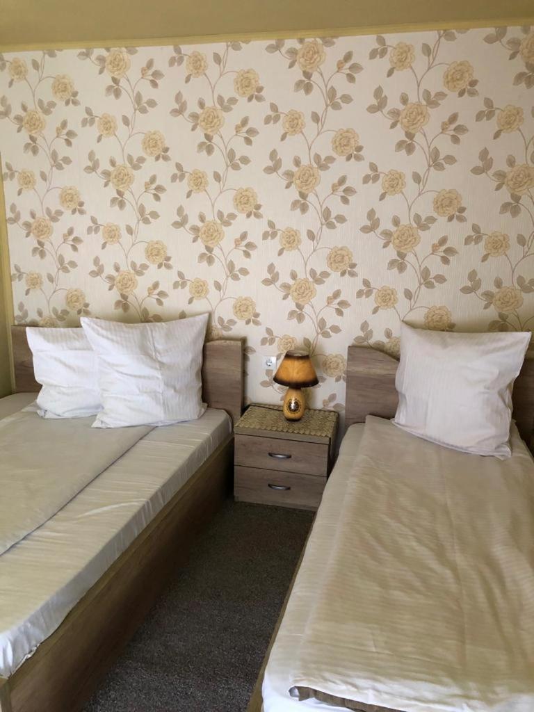 Queen Room with Balcony - Photo 6
