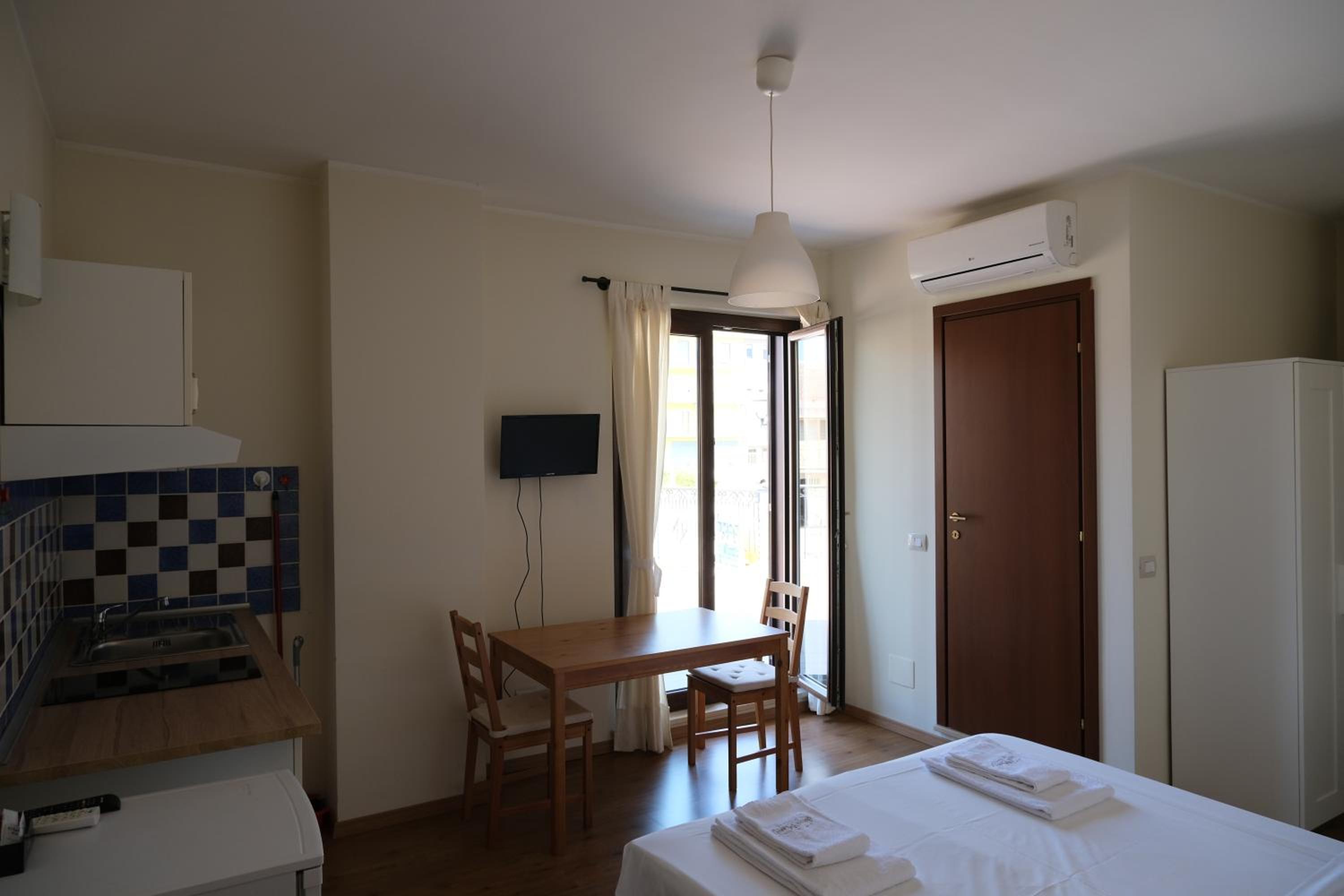 Studio with Terrace - Photo 1