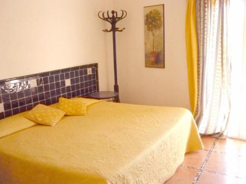 Double or Twin Room with Side Sea View photo 2