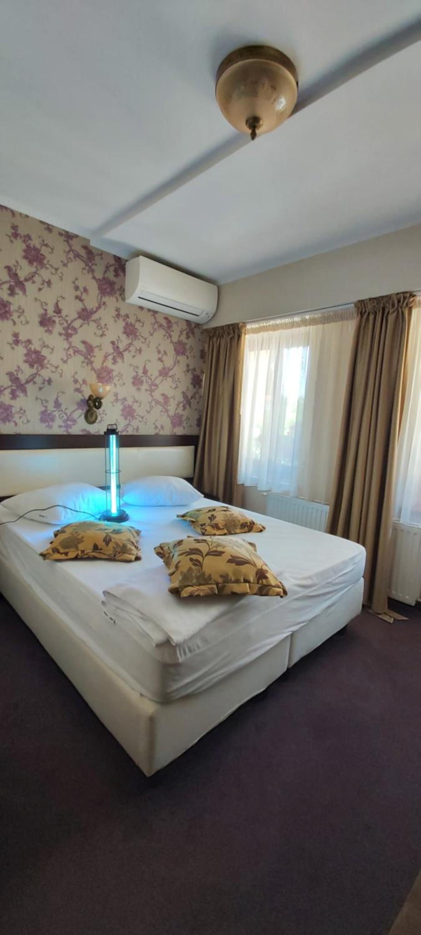 Standard Double Room - Photo 11