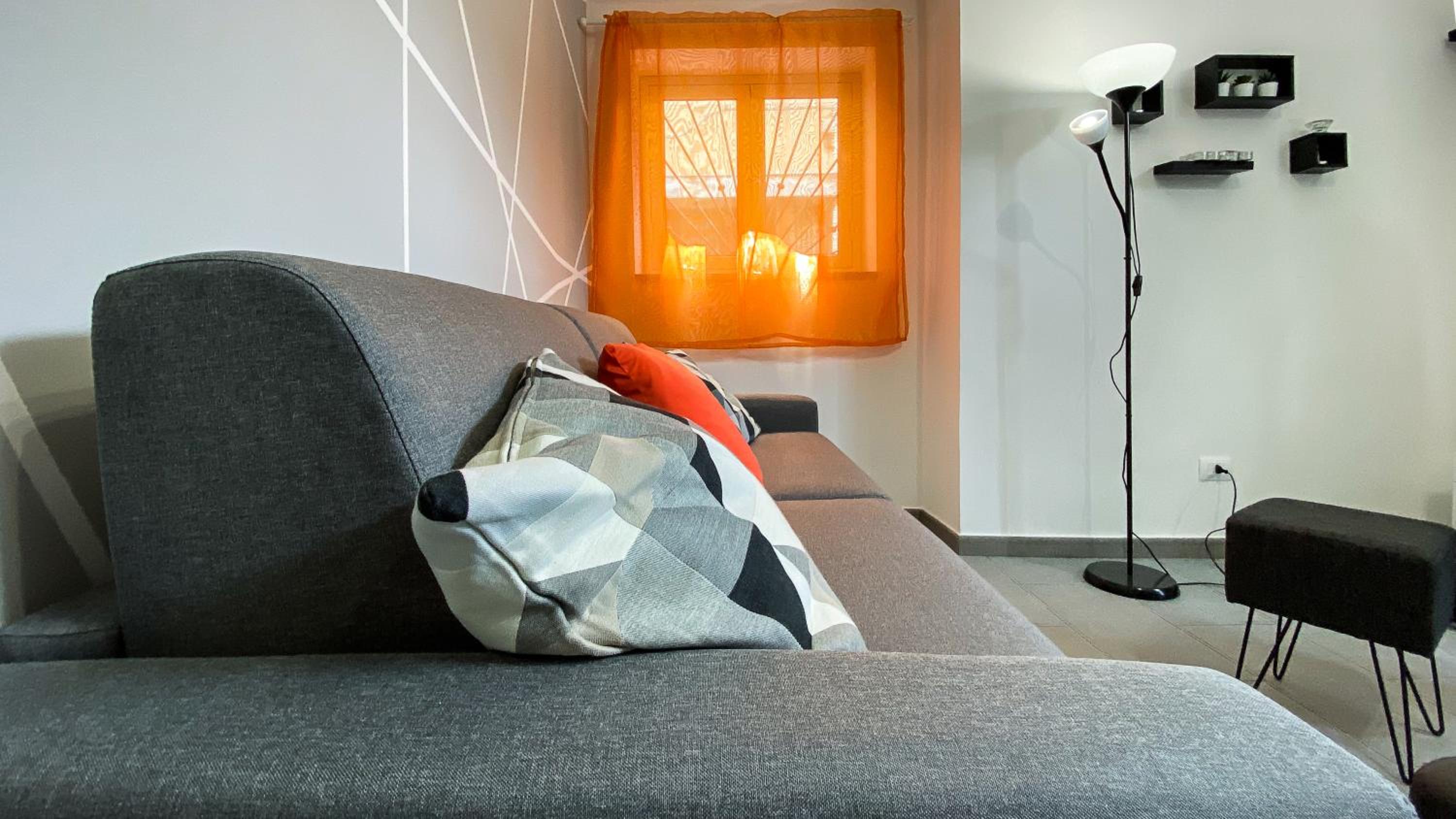 One-Bedroom House - Photo 2